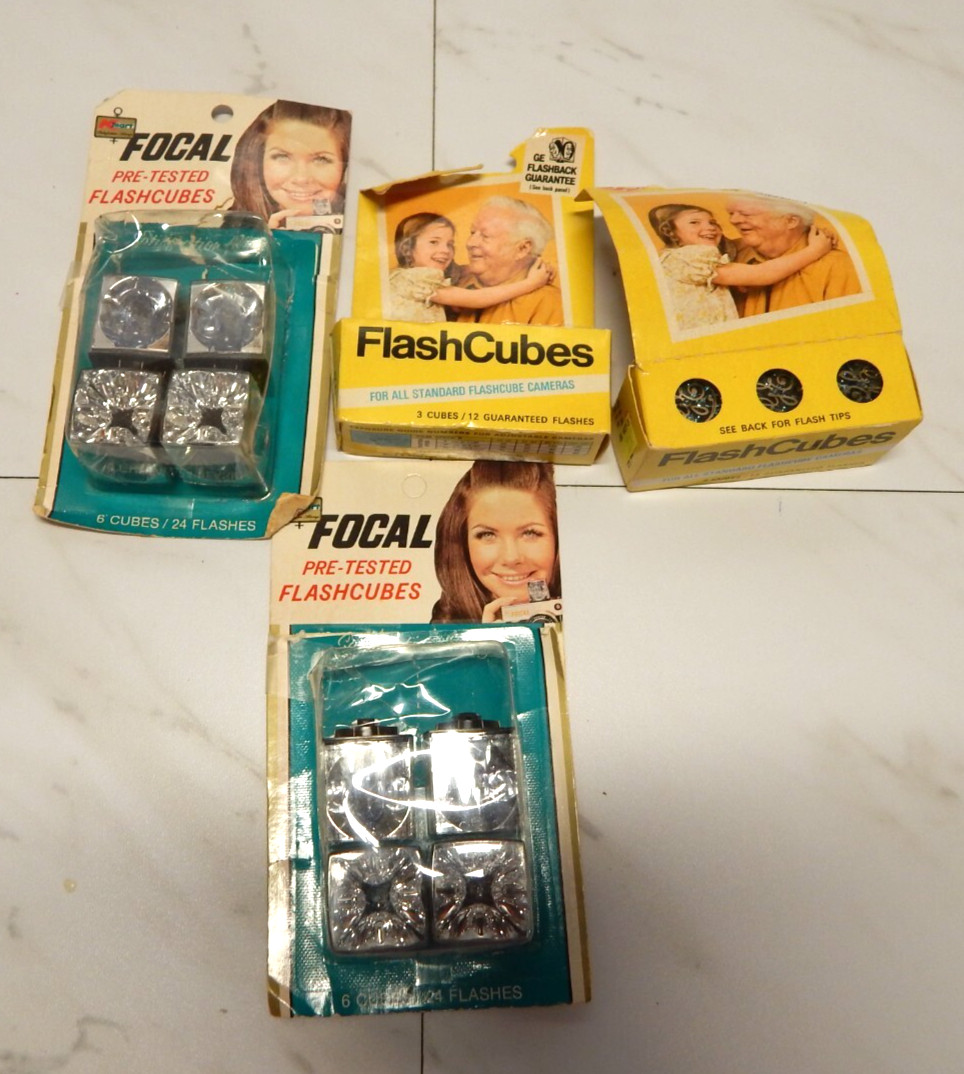 Lot of VTG GE and Focal Camera Flash Cubes