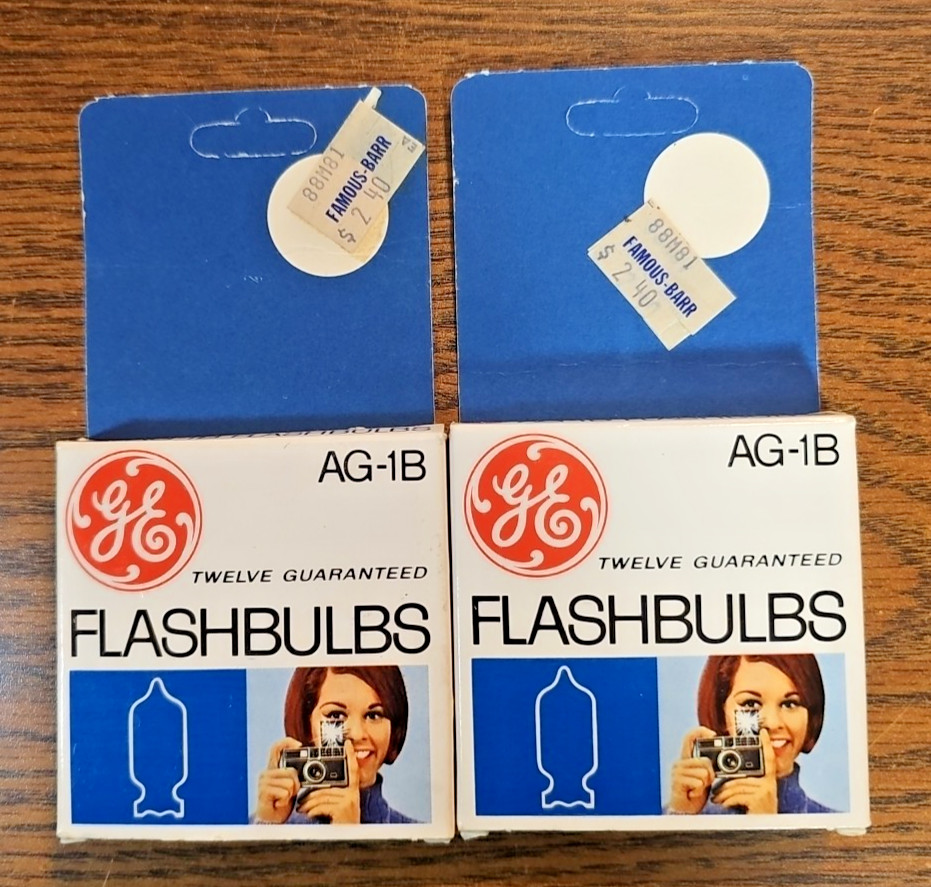 24 Vtg General Electric AG-1B Flash Bulbs 2 Boxes of 12 New Old Stock Open Box