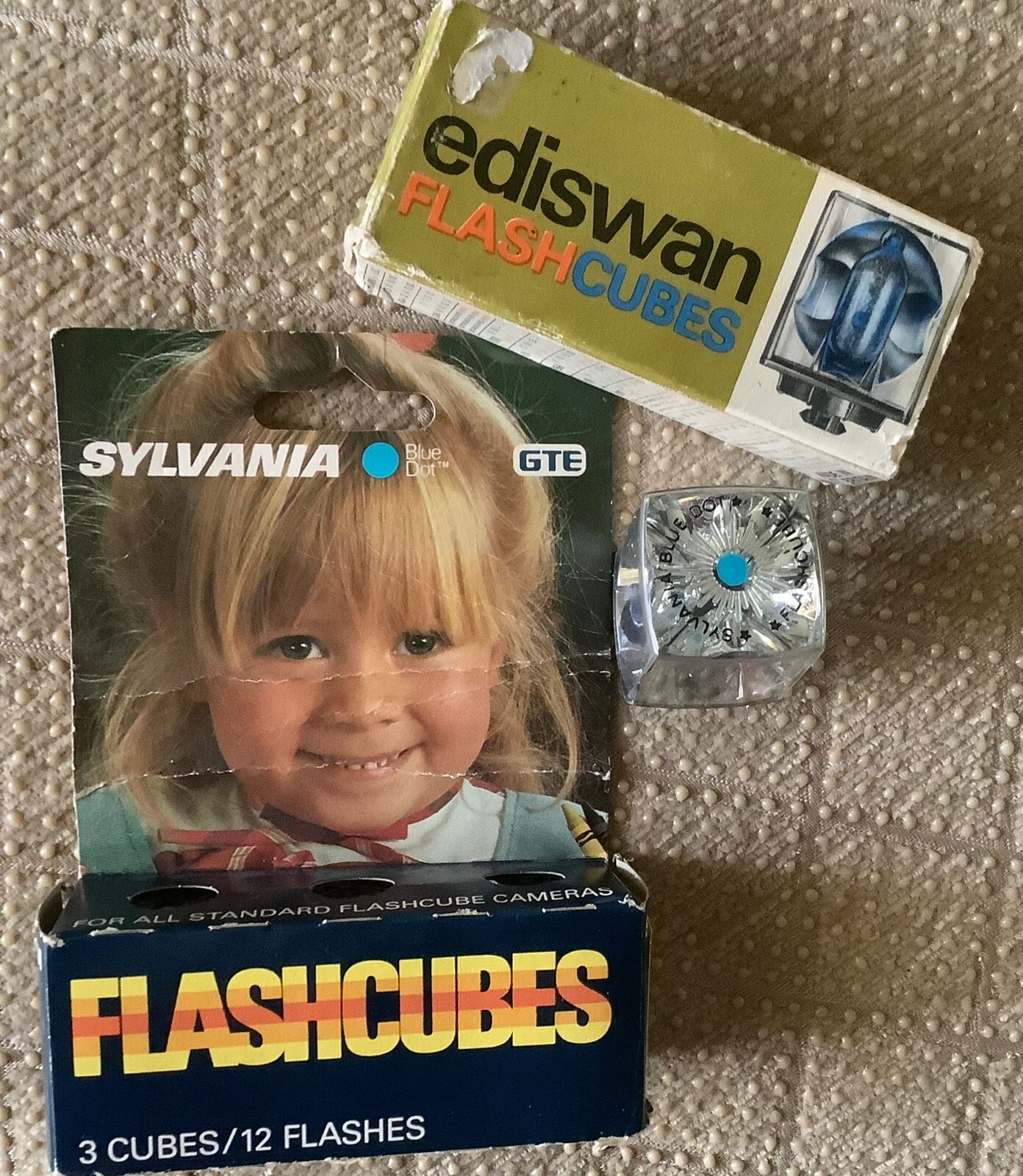 Vintage SYLVANIA GTE Blue Dot Flash Cubes*3 Pack + Bonus GTE/EDISWAN Flashcubes