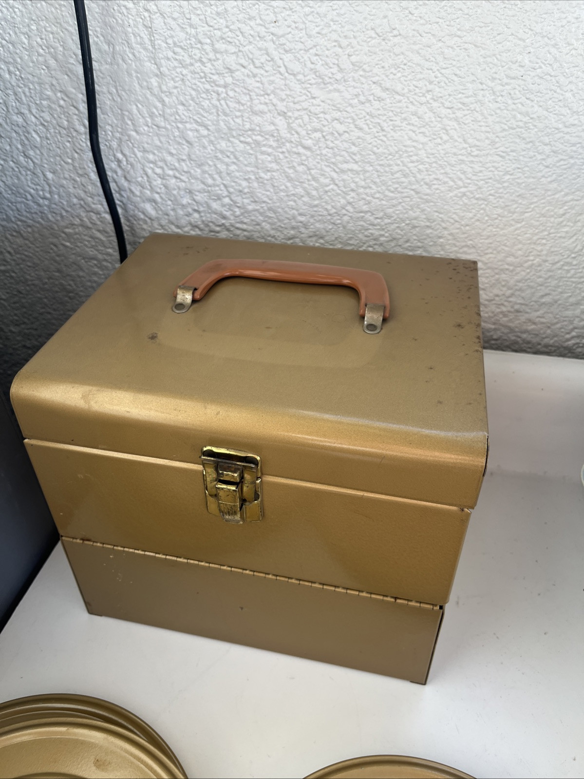 Logan De Luxe Reel Chest, With Two Guys Compco Dual 8 Reel