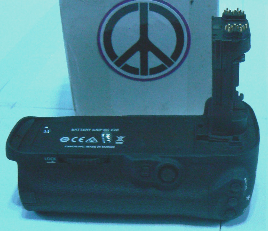 Canon Battery Pack Grip BG-E20 – NO BATTERY TRAY