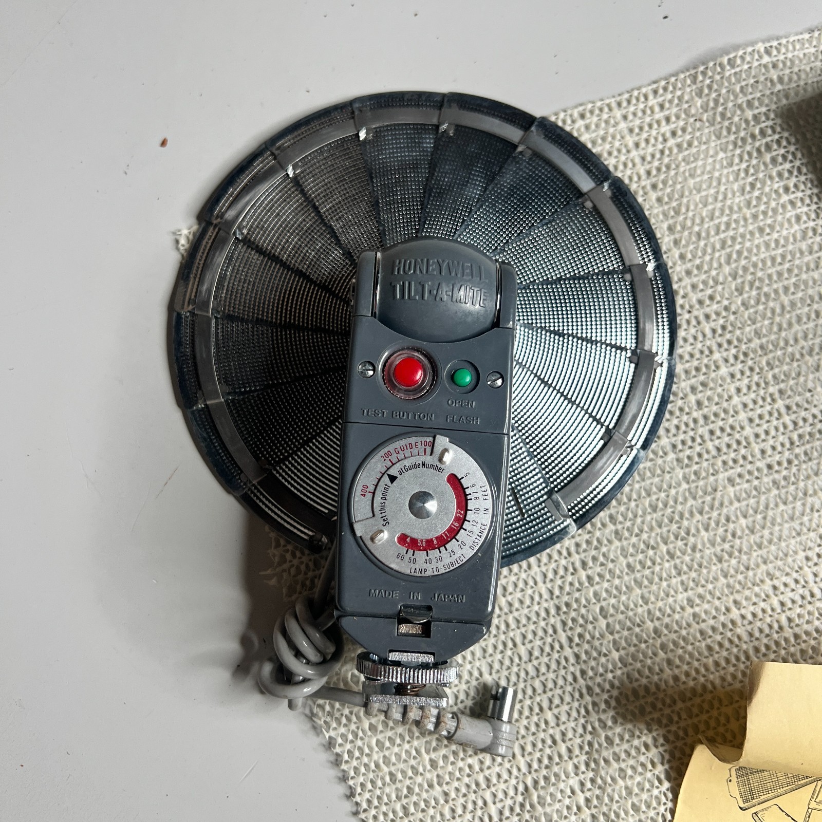 Vintage Honeywell Tilt-A-Mite Camera Flash Unit Collapsible Fan Style w/case