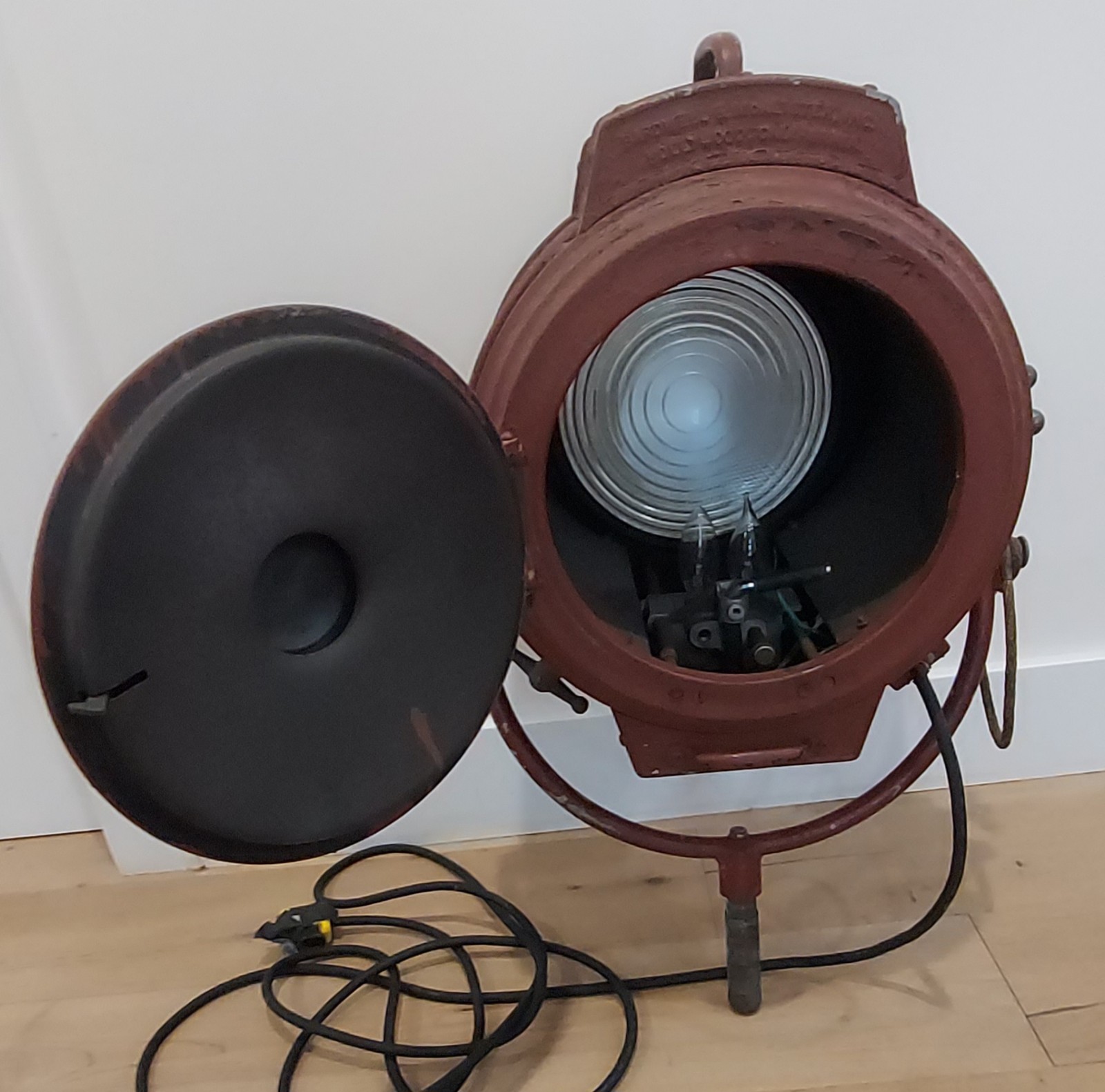 Bardwell & McAlister Hollywood Movie Keg Light 10″ Fresnel stage spot California