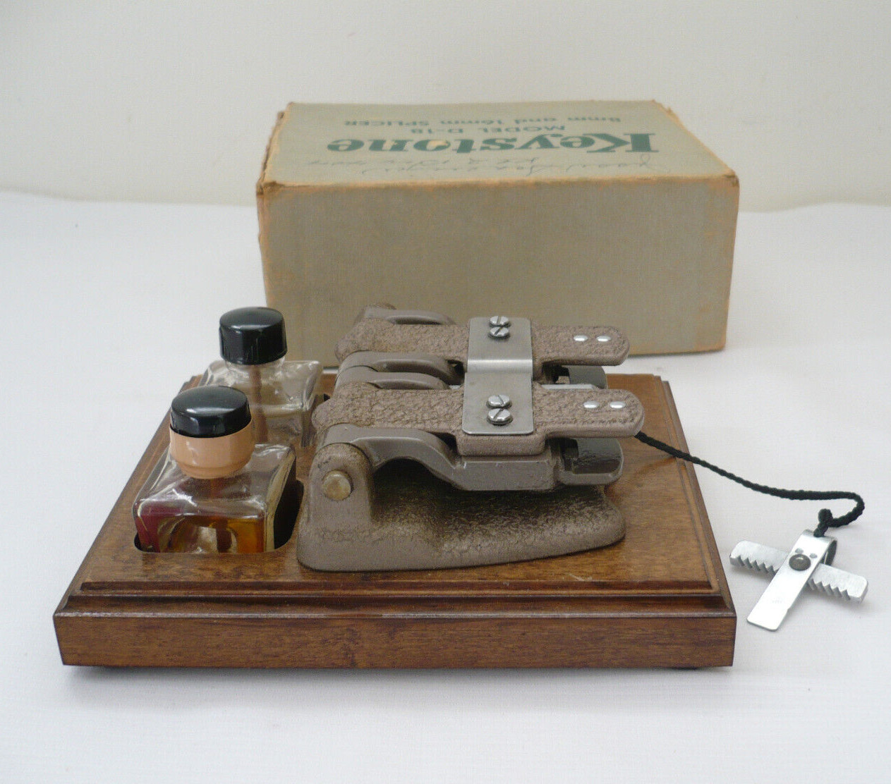 Vintage Keystone 8mm & 16mm Splicer Model D-18 w/Bottles, Instructions, Box