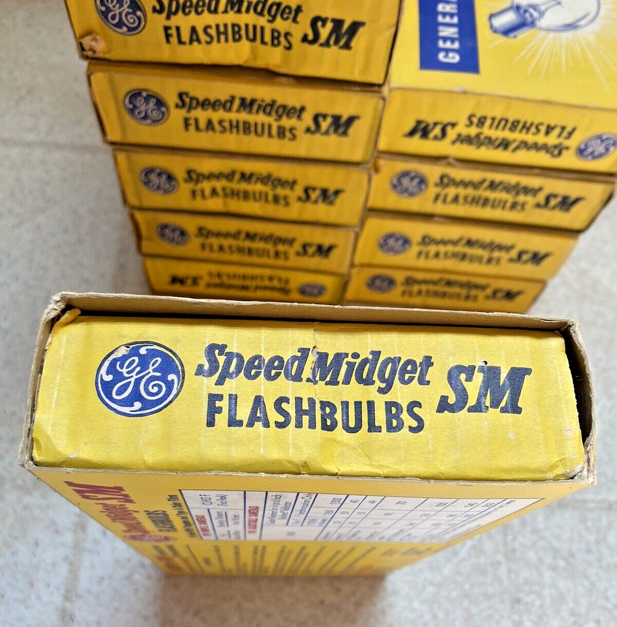 Flashbulbs Type SM Speed Midget, vintage film camera, general electric
