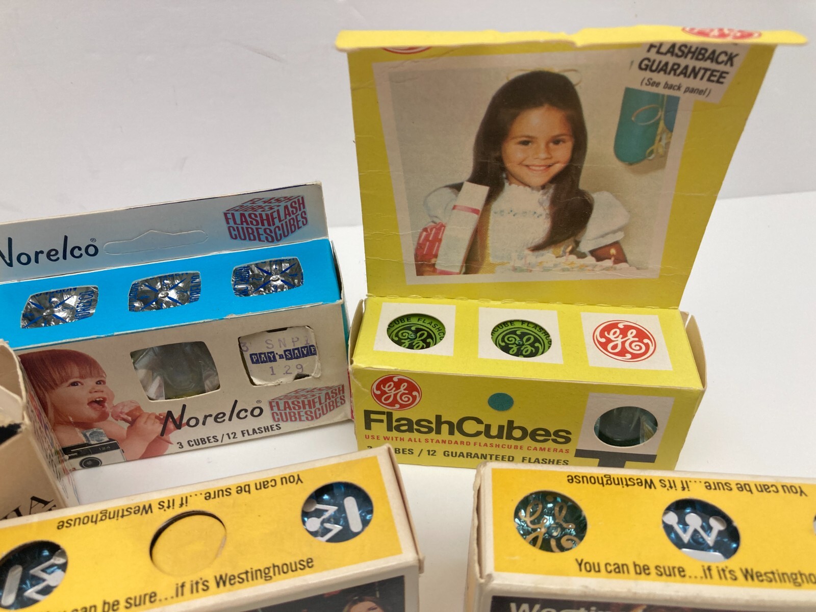 New Vintage GE Westinghouse and Norelco Flash Cubes 4 Packs Plus Some Loose Ones