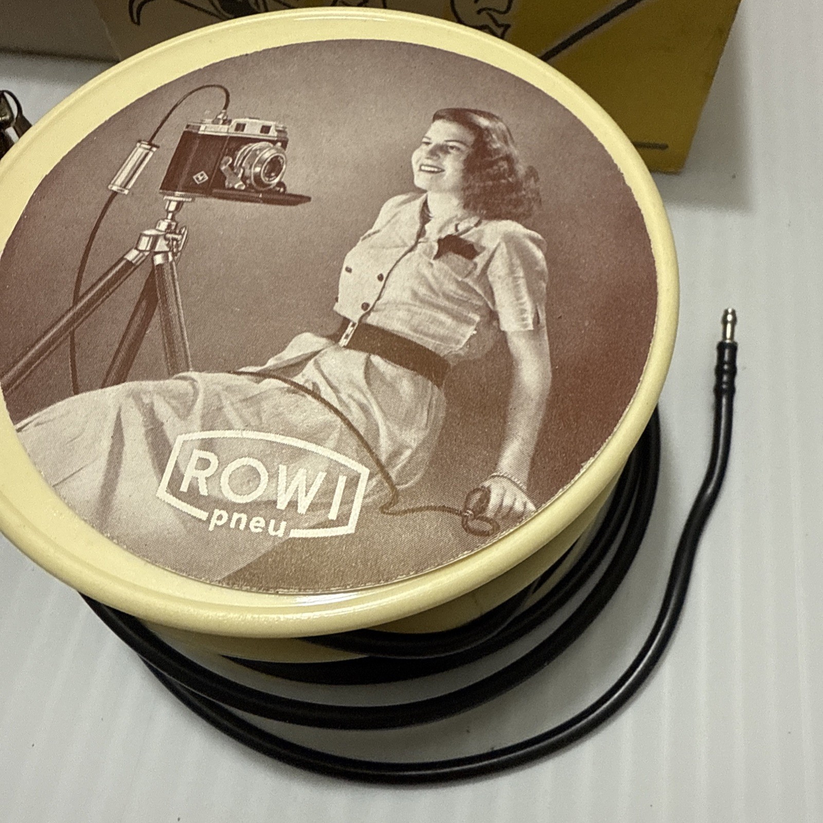 Vintage 1959 ROWI Pneu Camera Cord Vintage With Original Box no complete