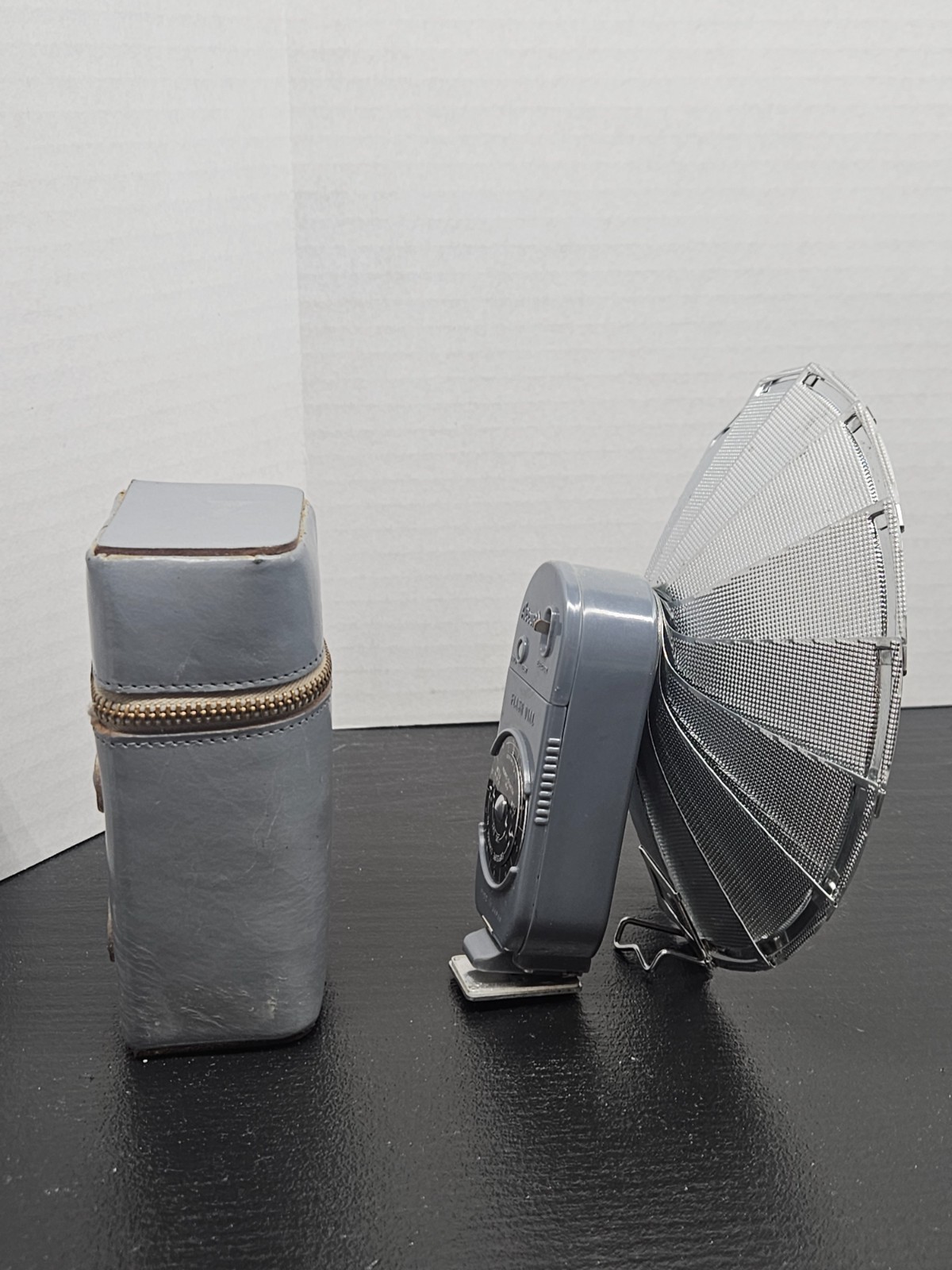 vintage Accura fan flash dial with its original carry case, made in Japan. 