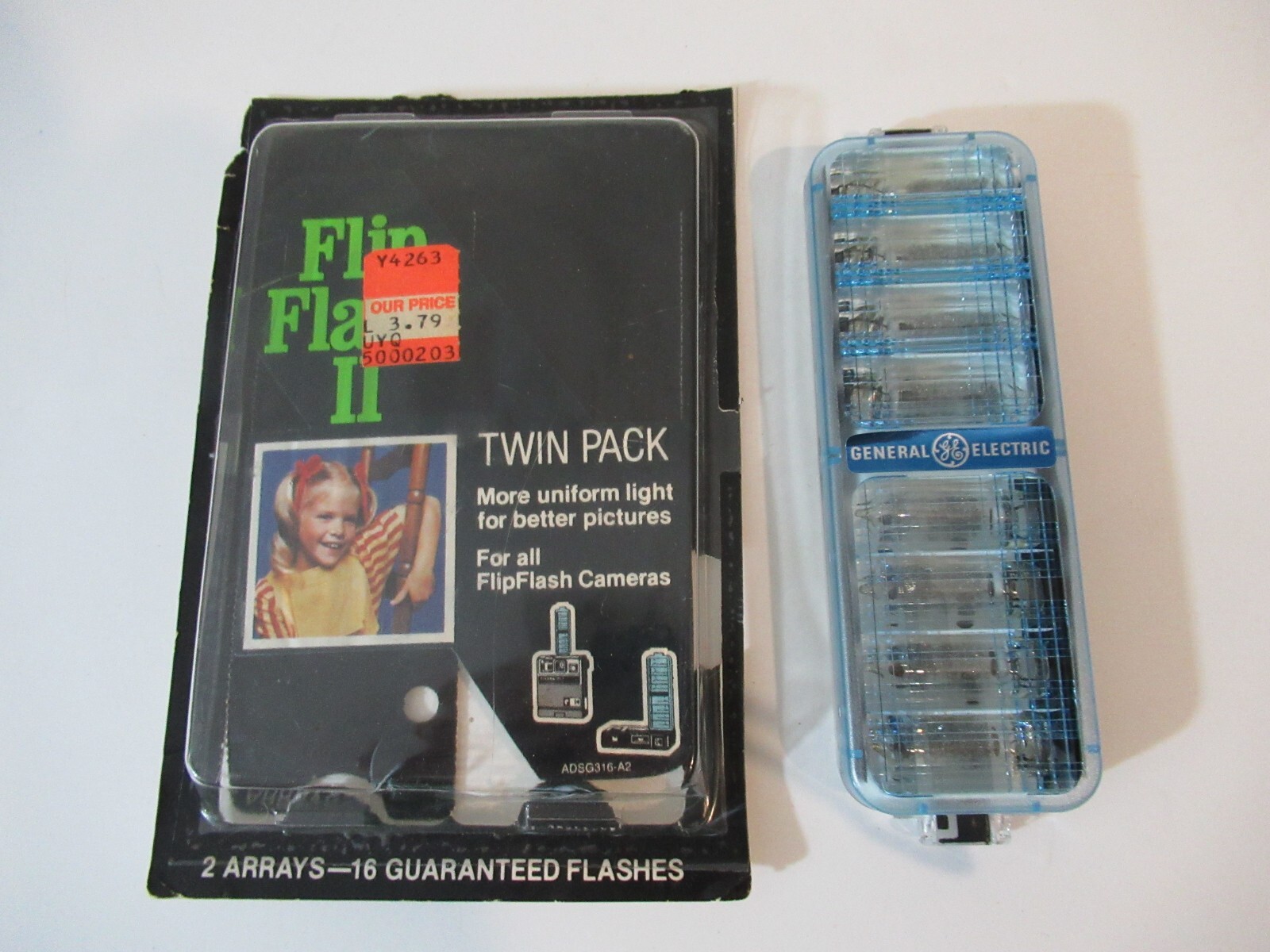 Lot of Vintage Sylvania GE Flip Flash II Flashcubes Bars Camera Flash Bulbs