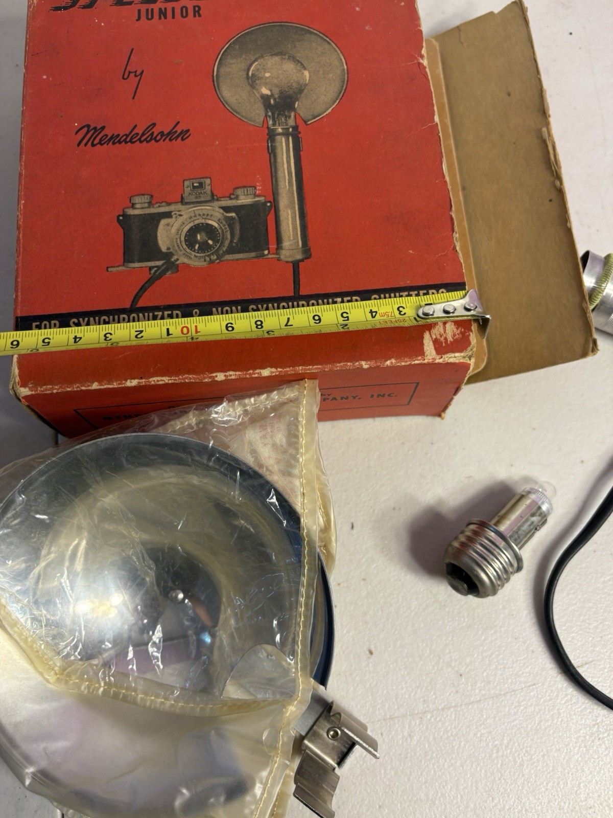 Vintage Mendelsohn Universal Flash Speed Gun Junior With Box (untested)