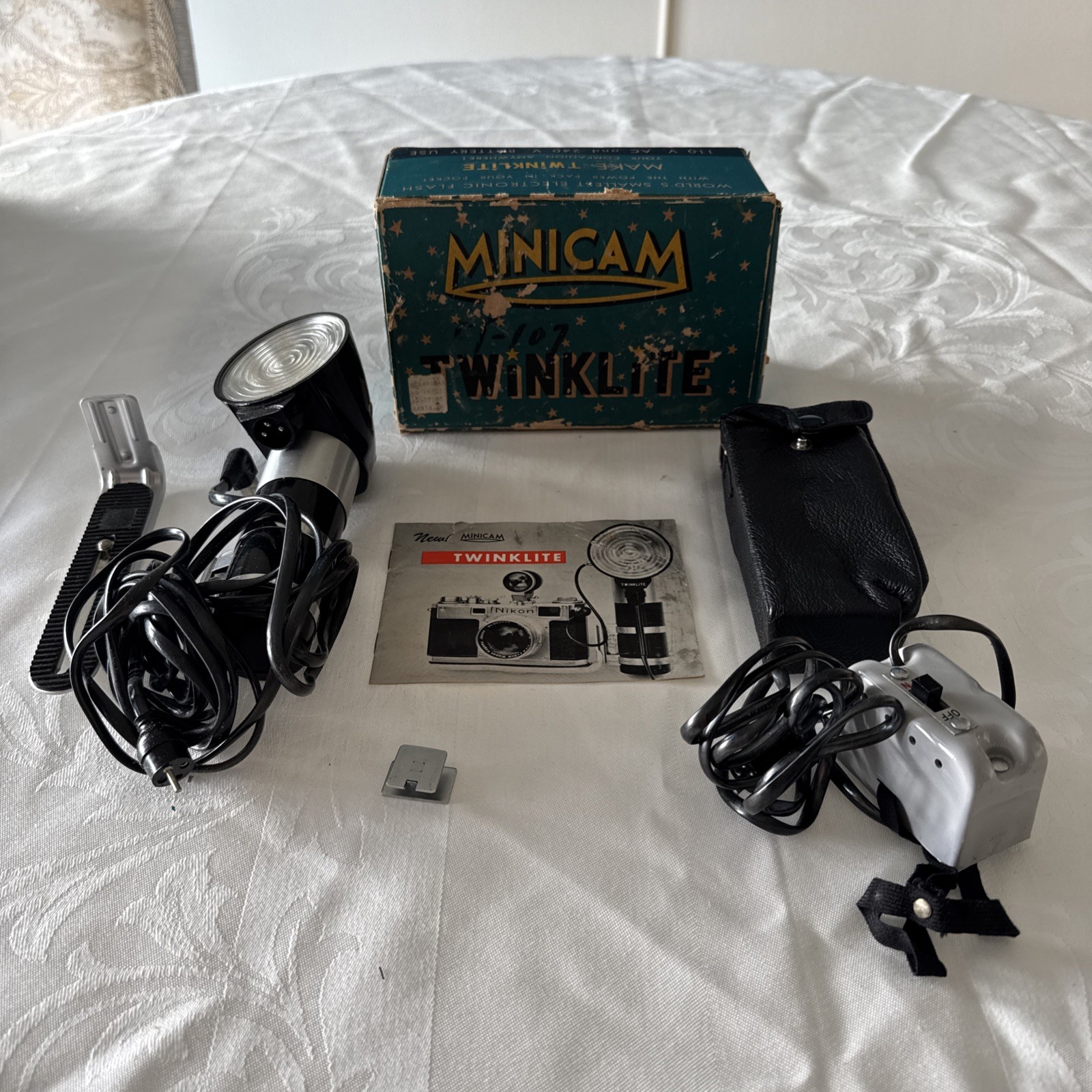 VTG Minicam (Tokyo, Japan) Synchron Twinklelite Nikon Flash Unit With Box Book”