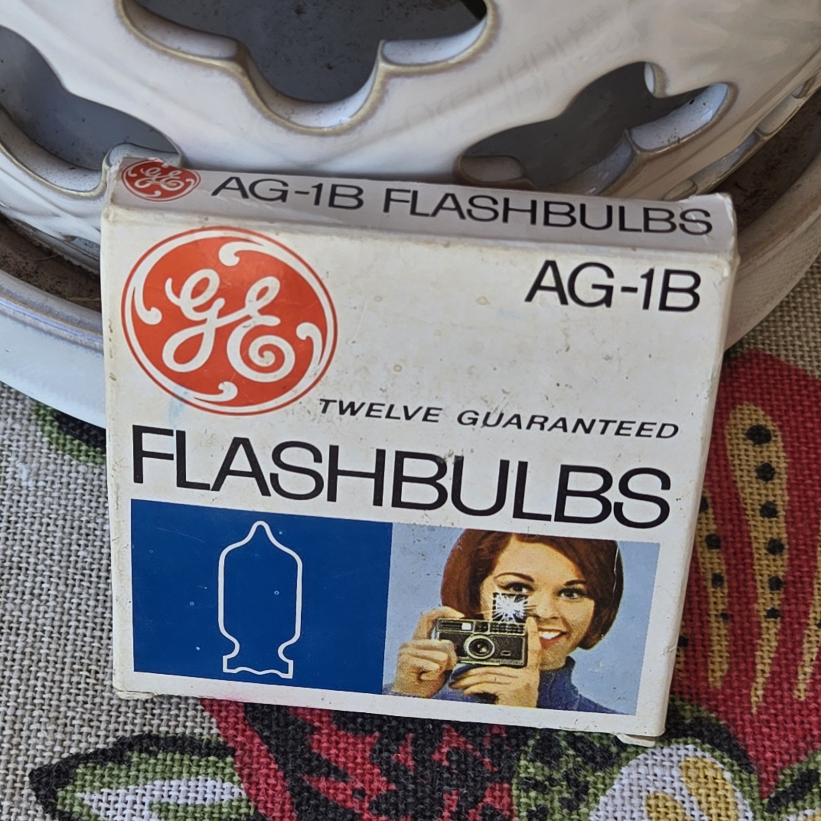 Vintage GENERAL ELECTRIC AG-1B Replacement Flashbulbs