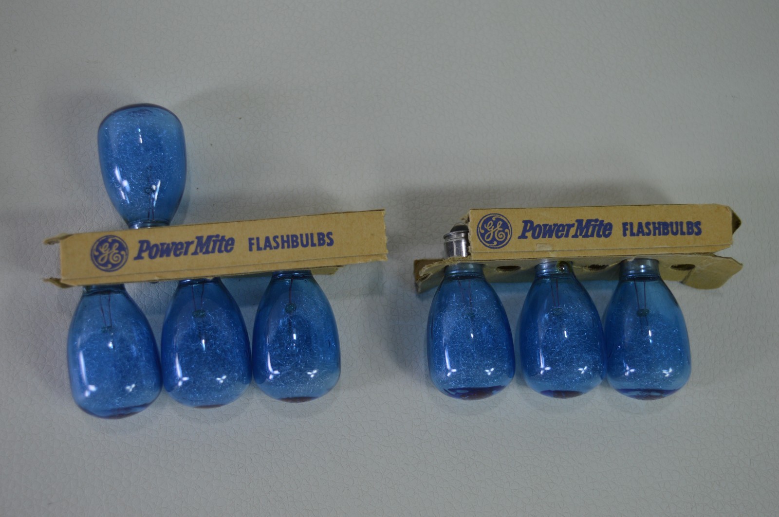M2 and M2B Flash Bulbs Lot of 14 GE General Electric Power Mite Vintage
