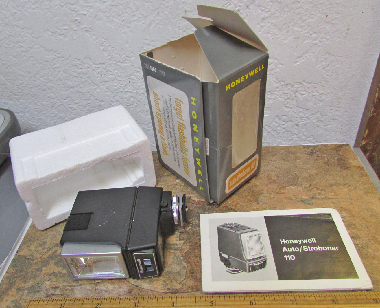 Vintage Honeywell Auto / strobonar 110 camera flash, original box & instructions