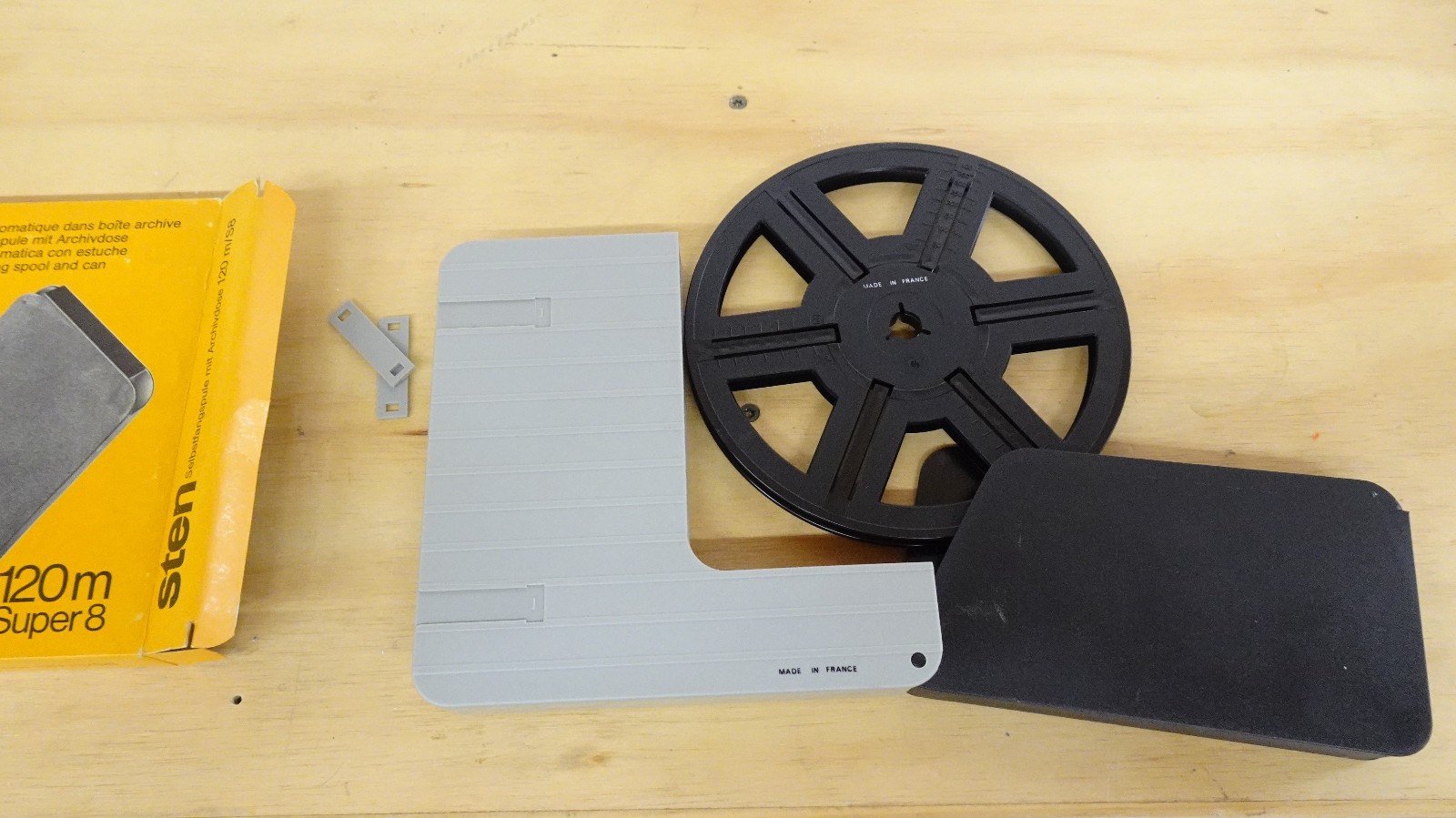 Sten Super 8 & 8mm Movie Reel, 400ft/120m Empty Reel w/ Storage Case