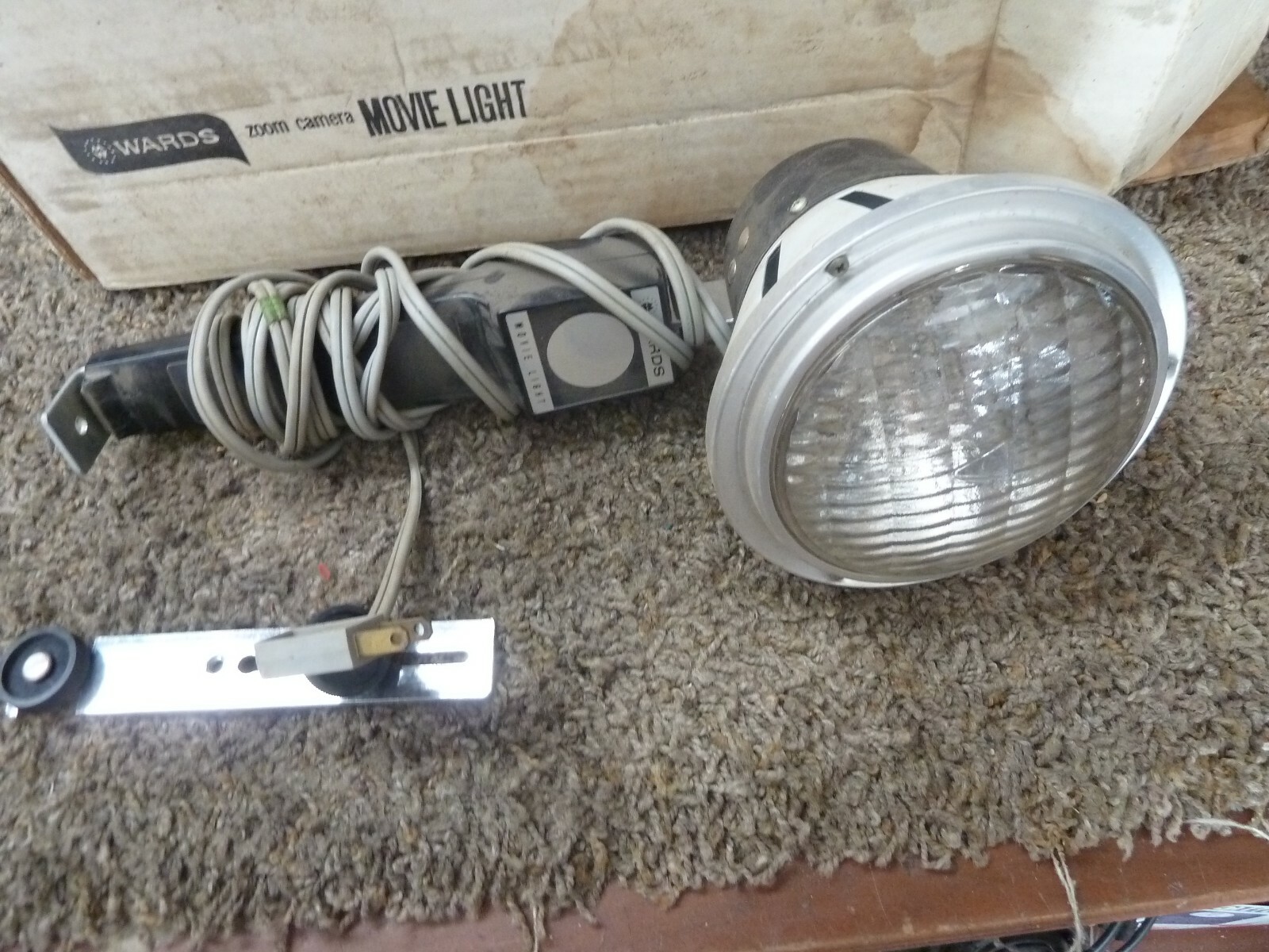 WARD MOVIE LIGHT TWIN BEAM FLOOD OR SPOT 67-3284 VINTAGE WORKS