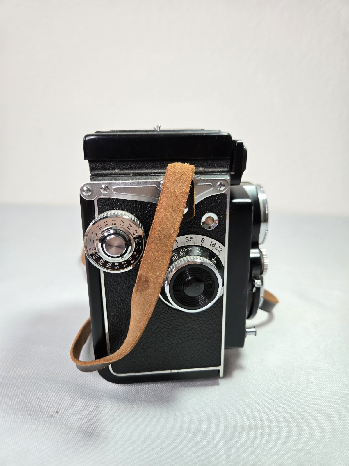 Vintage Yashica-635 TLR Film Camera 80mm f/3.5 Copal-MXV 120/35mm Dual Format