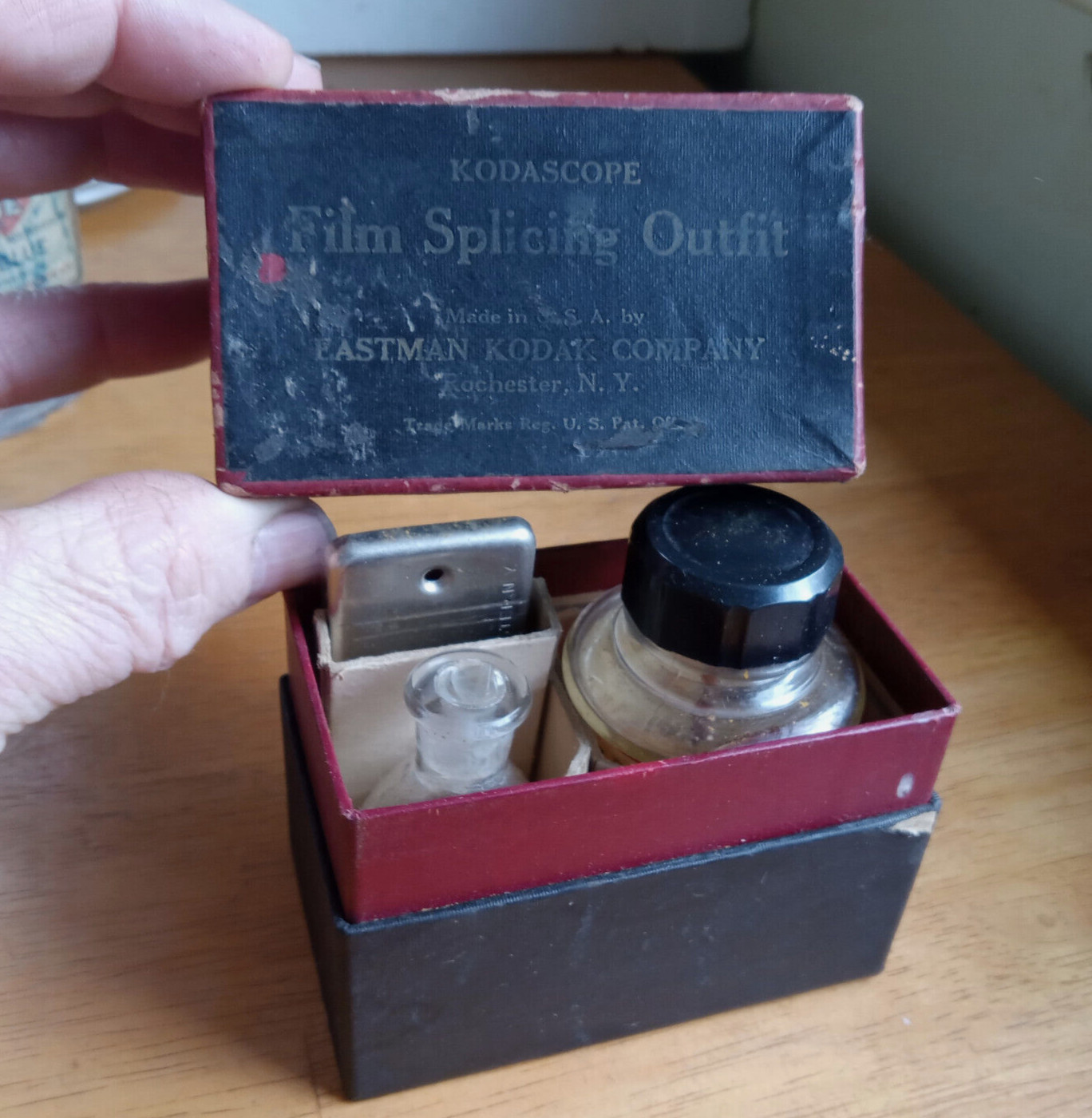 KODASCOPE FILM SPLICING OUTFIT EASTMAN KODAK CO BOTTLES ETC IN ORIGINAL BOX