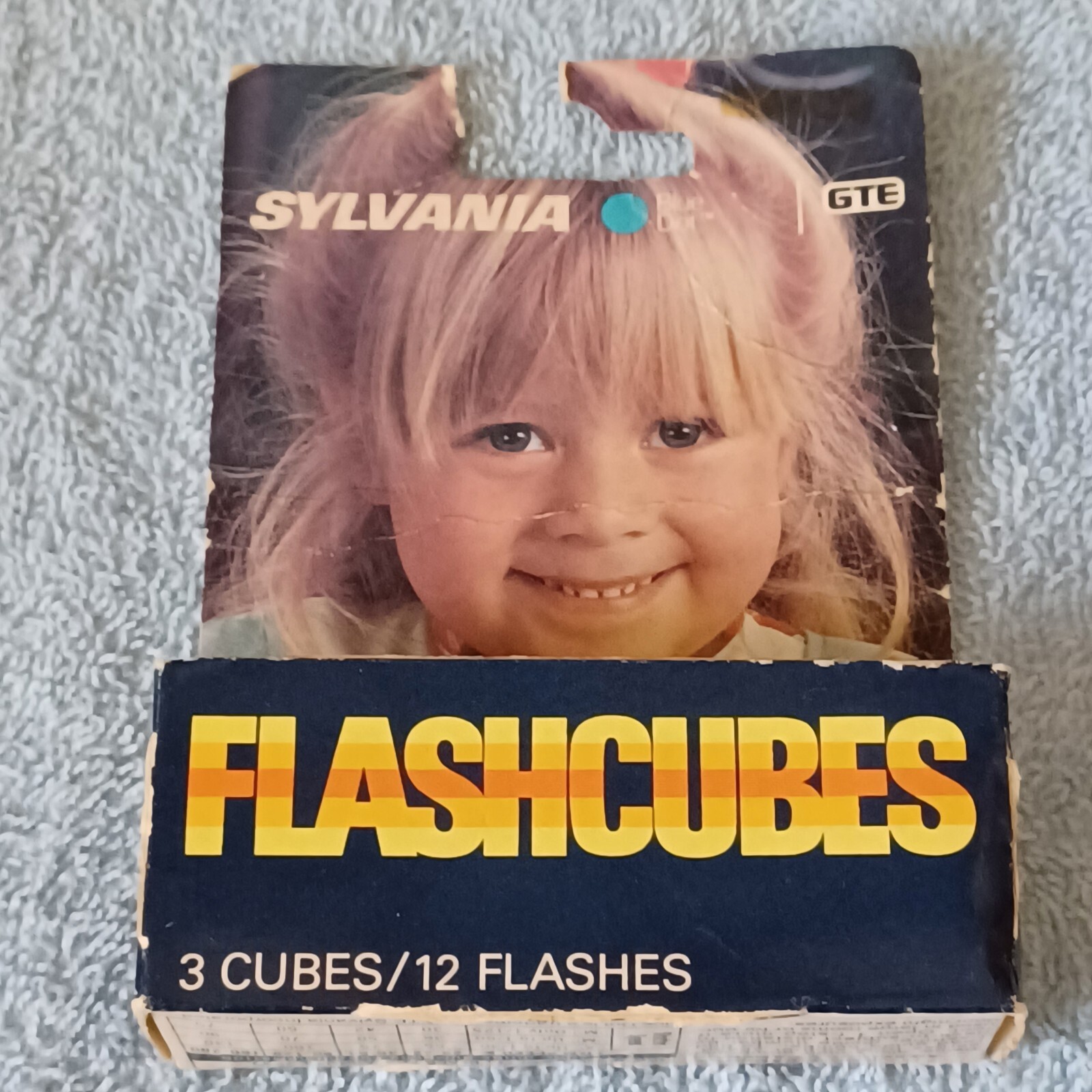 Vintage Flash Cubes Lot – Sylvania Blue Dot and General Electric 6 Cube Lot