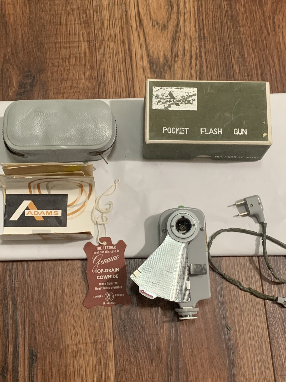Vintage Montgomery Ward Adams Pocket Flash Gun W/ Original Box and Leather Case