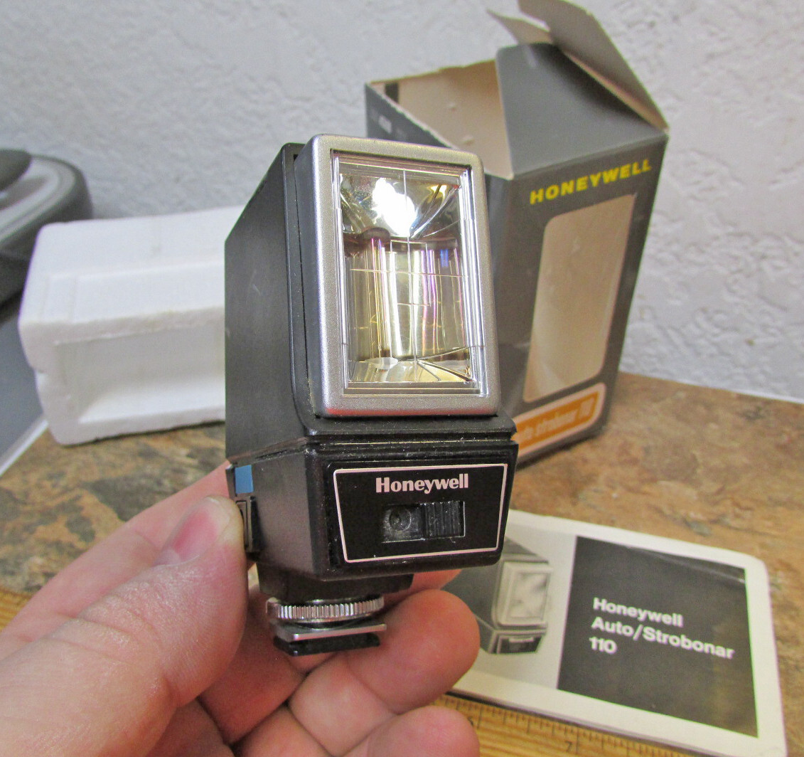Vintage Honeywell Auto / strobonar 110 camera flash, original box & instructions