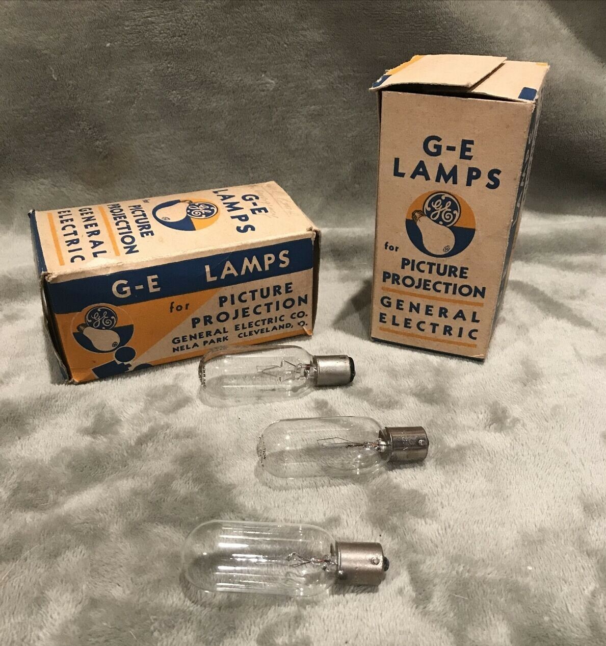 G-E GE Mazda Lamps for Picture Projection 100W-120V – Lot of 3 Bulbs