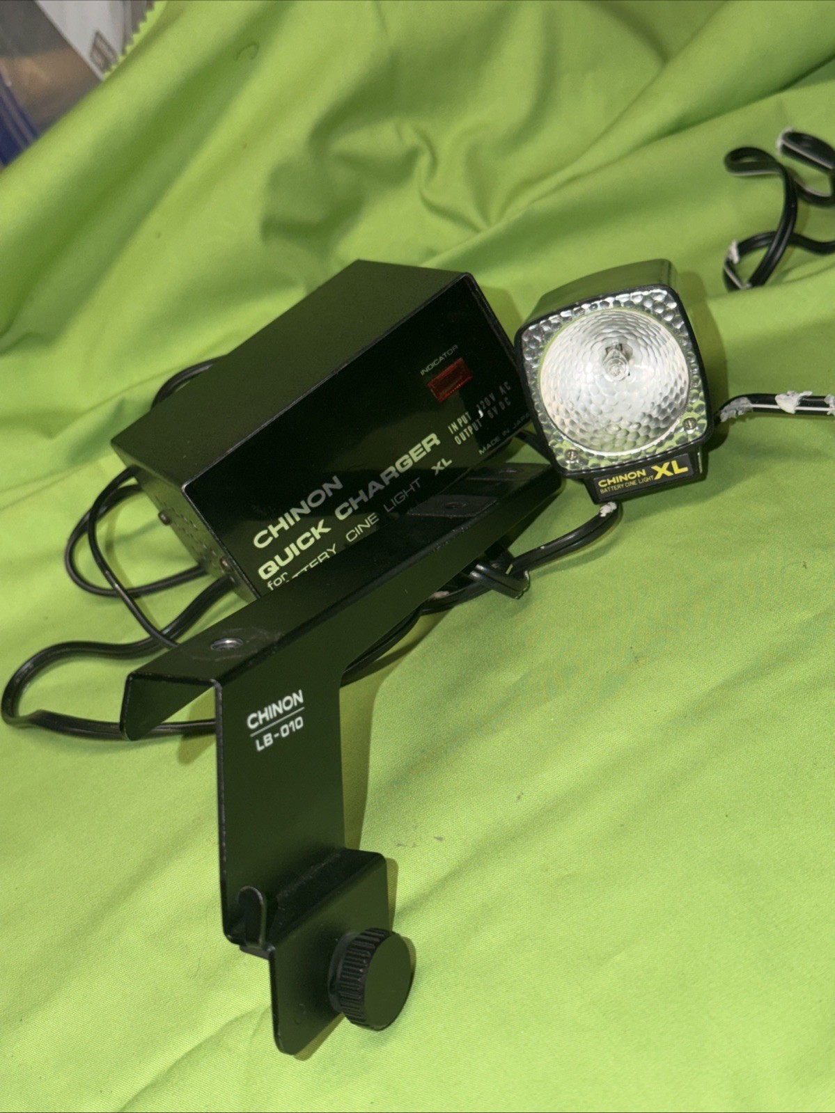 Chinon Quick Charger For Battery Cine Light XL for Parts w/ Accessories