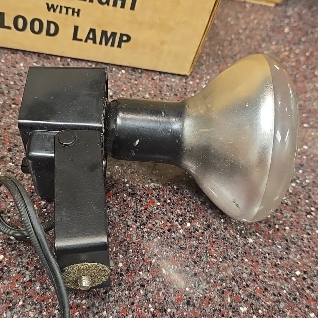Vintage Argus 745 Movie Light w/ Flood Lamp in Original Box Works Store Display