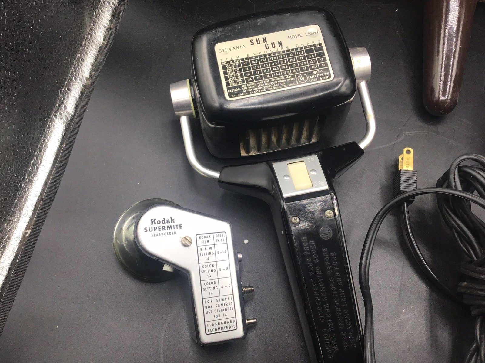 4 Vtg Movie Camera lights – Kodak Supermite, Sylvania Sun Gun, Acme Cameralite,