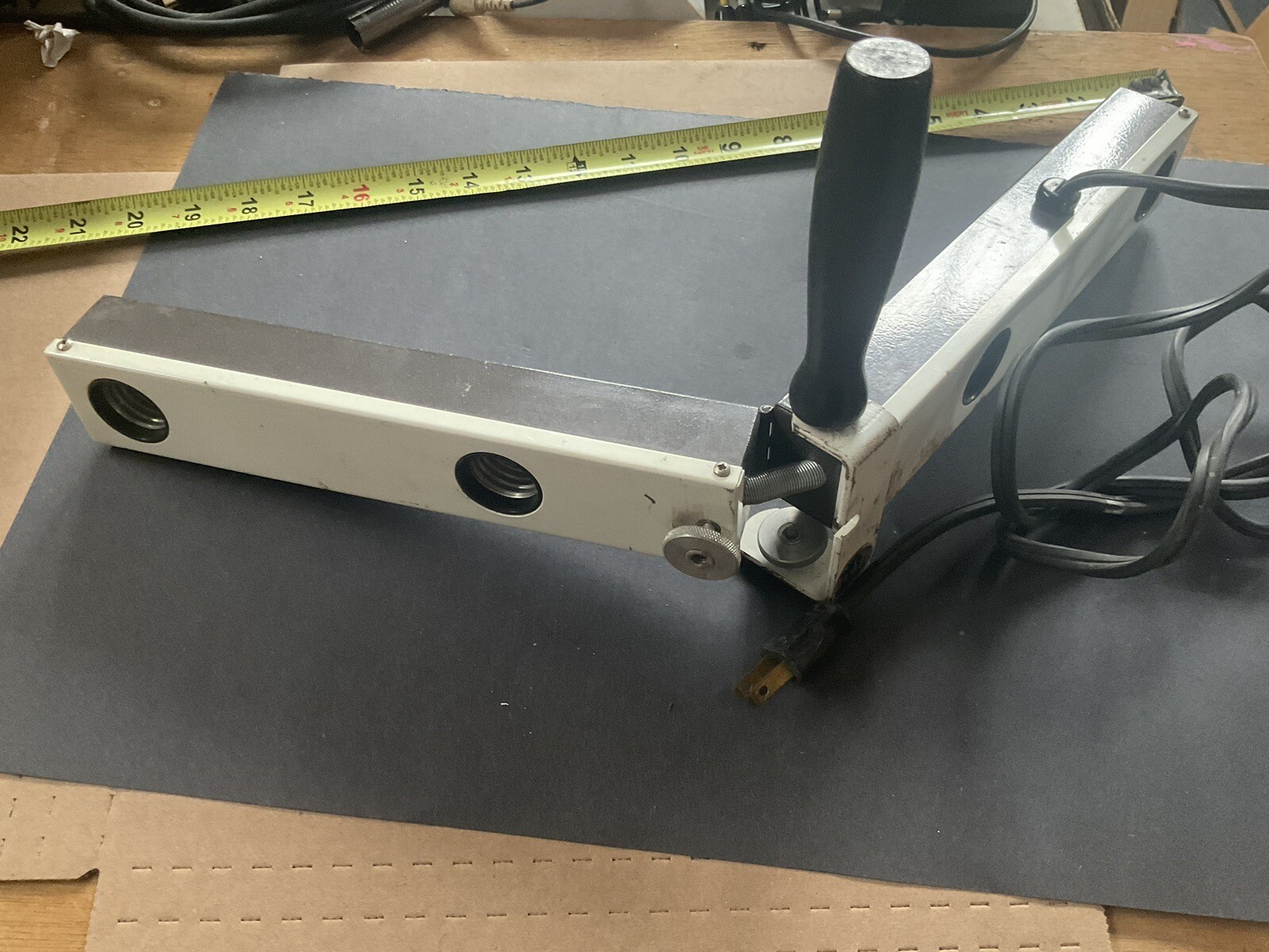 Harwood Photo Folding 4 Light Bar With Handle And Tripod Bracket Vintage. Works