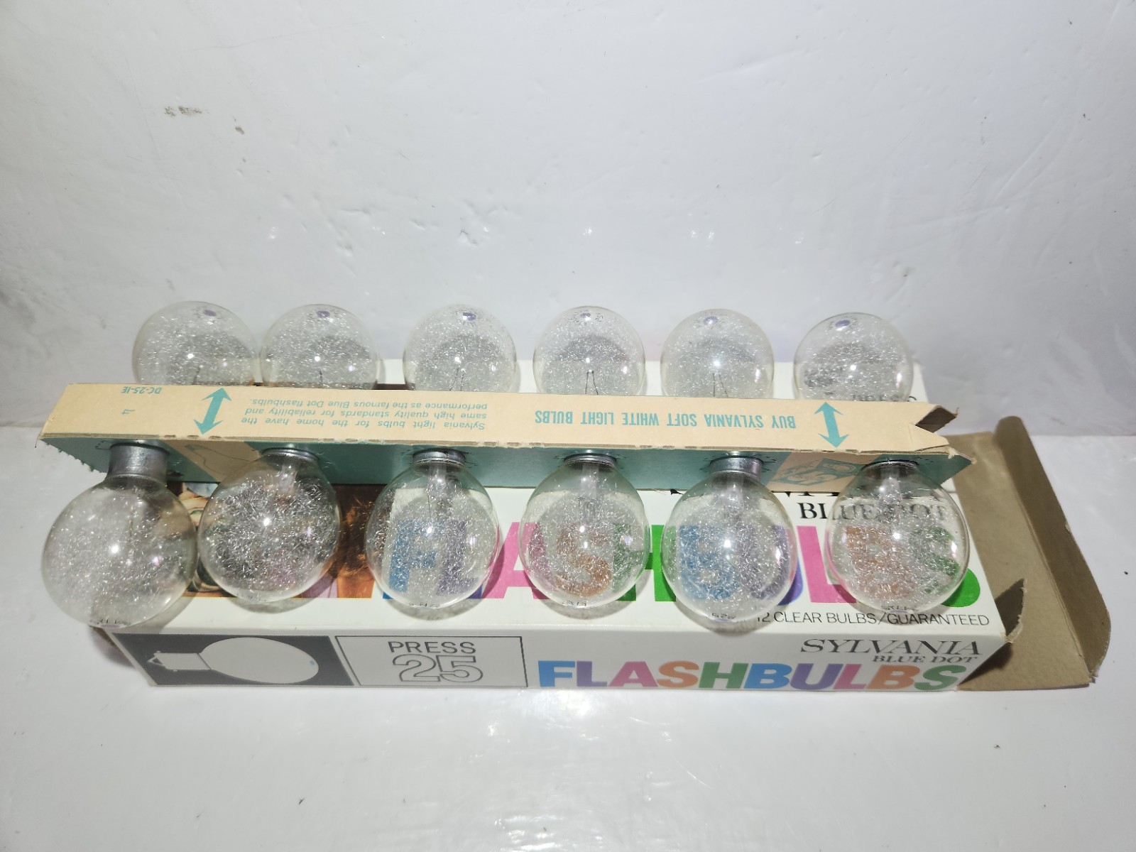 Vintage Sylvania Blue Dot Flash Bulbs Press 25 Pack of 12 Original Box