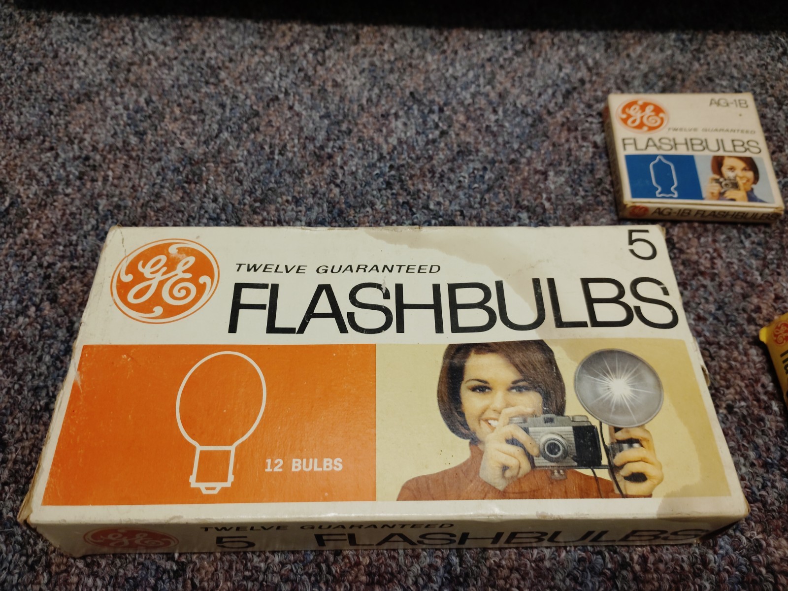 Lot Of Vintage GE Flashbulbs, Flashes And Boxes
