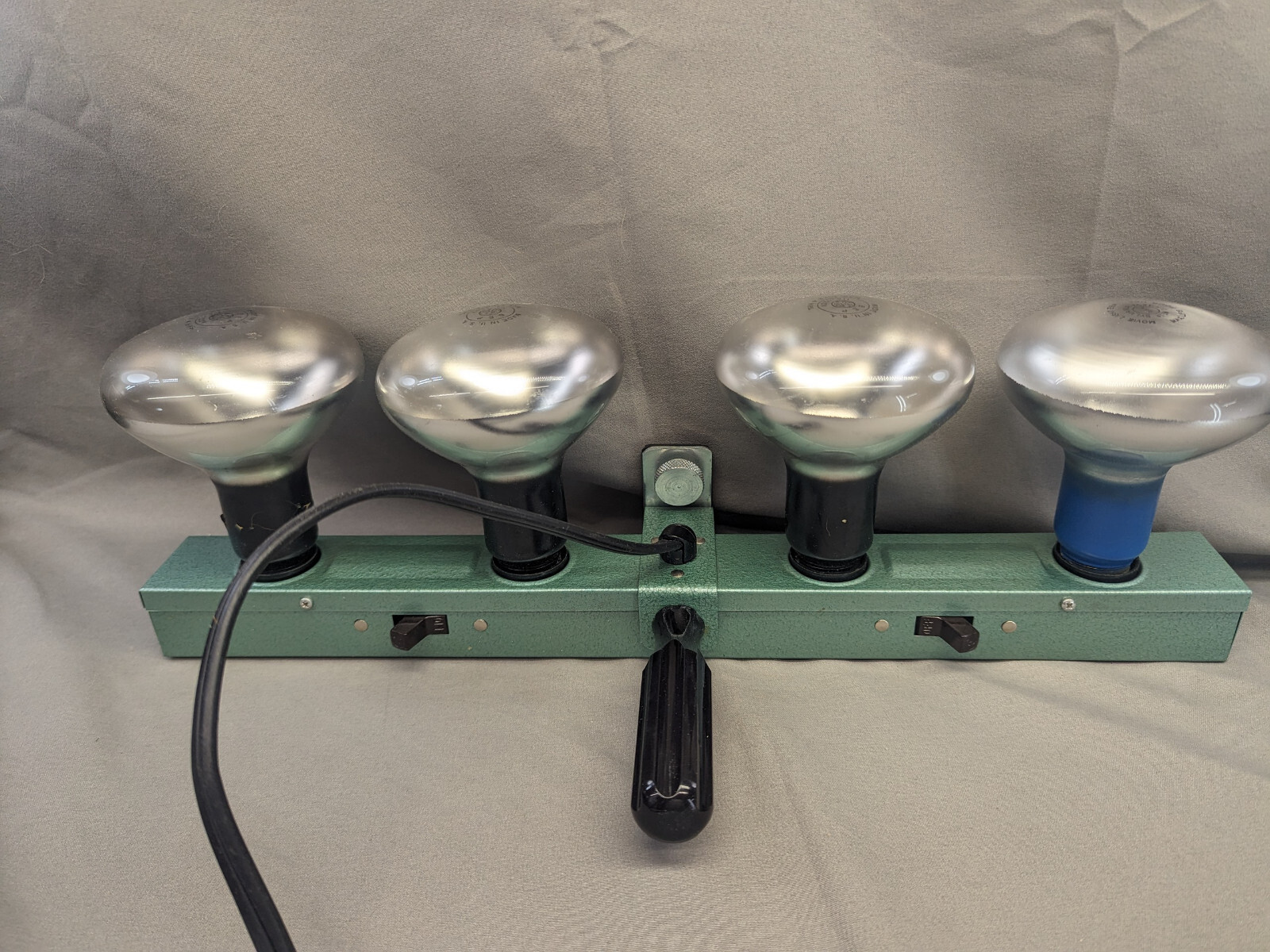 VINTAGE 1950s THEATRE PHOTOGRAPHY LIGHTING AREL PM4 COMPACT 18″ LIGHT BAR 4 BULB