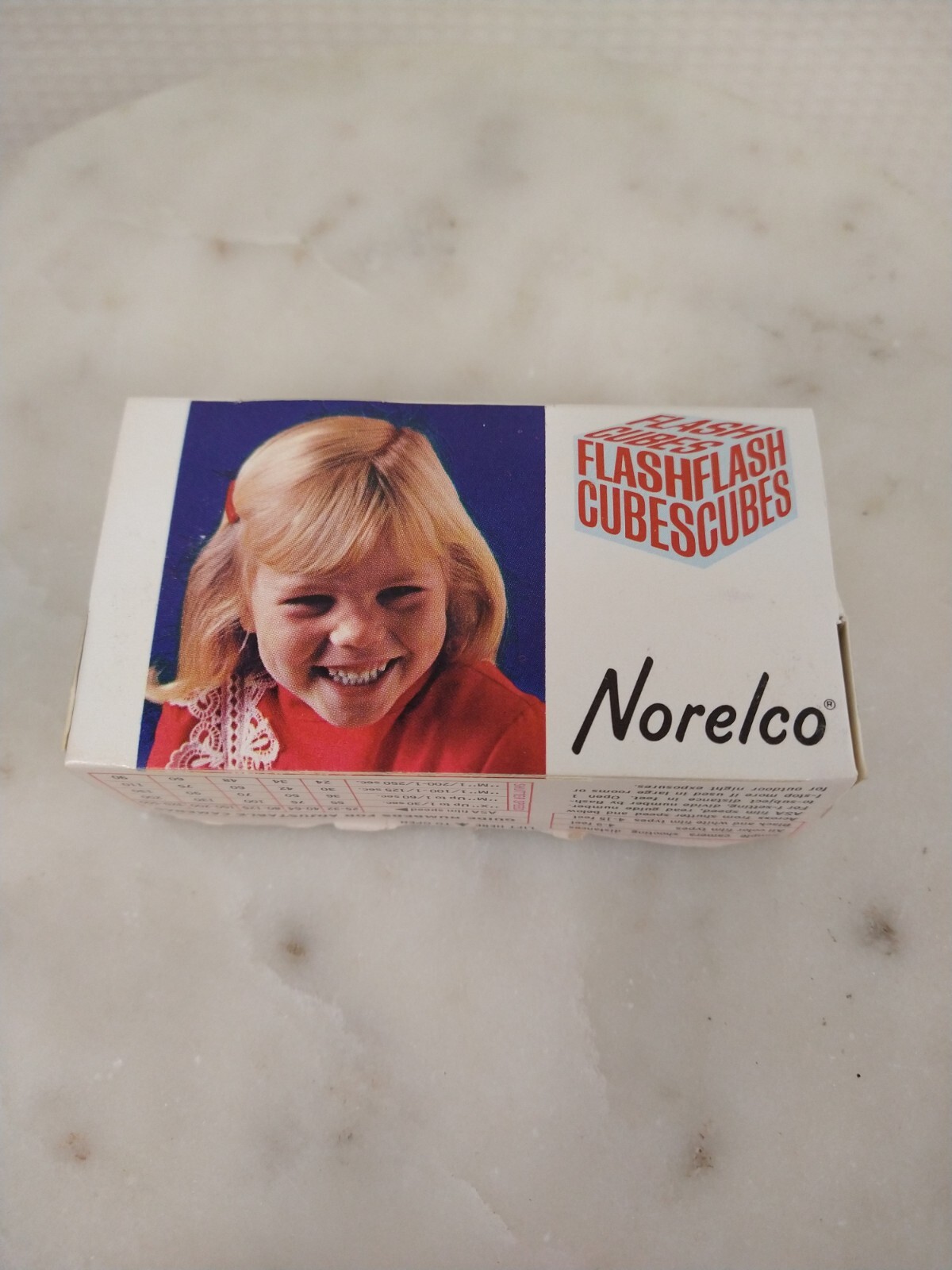 Vintage Norelco Flash Cubes 36 Cubes 144 Flashes Full Case Counter Display NOS