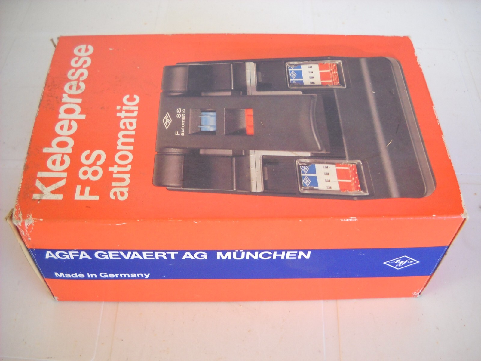 **AGFA GEVAERT SUPER 8 CINE FILM SPLICER IN ORIGINAL BOX, IN GOOD CONDITION**