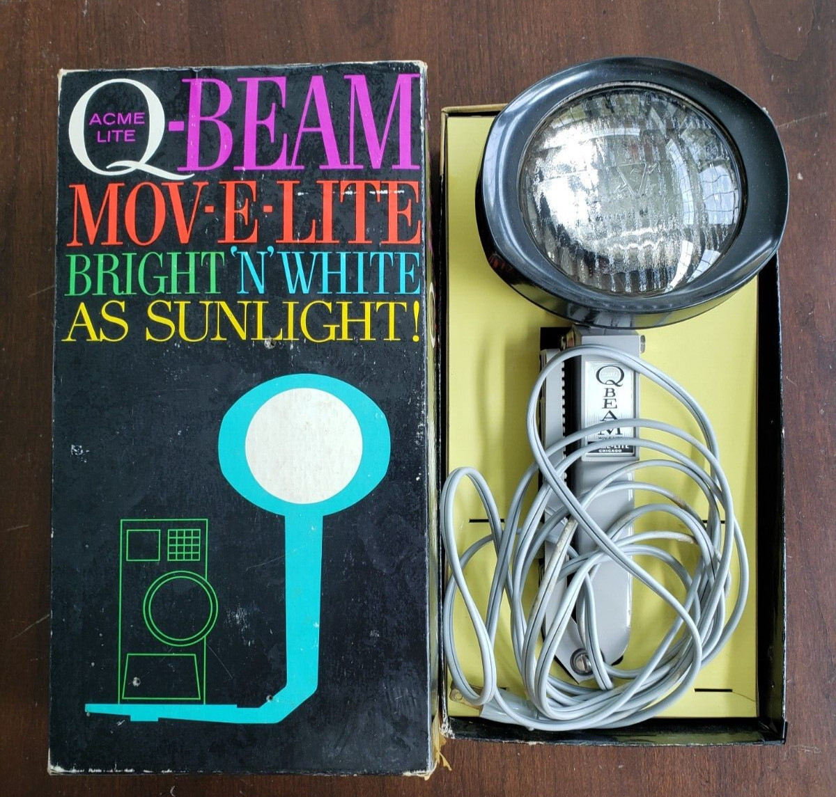 Vintage Acme Lite Q-Beam Mov-E-Lite “Bright ‘N’ White As Sunlight” Model DXK