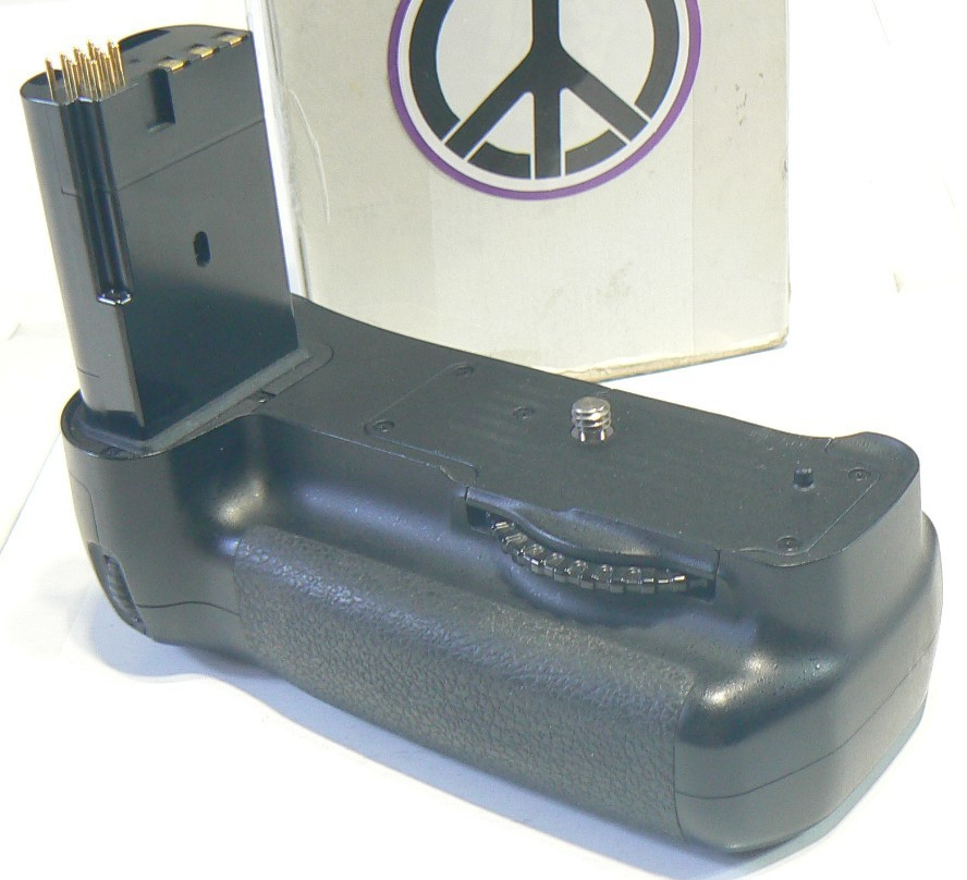 Nikon MB-D200 Multi Power Battery Pack Grip with Battery Tray BB