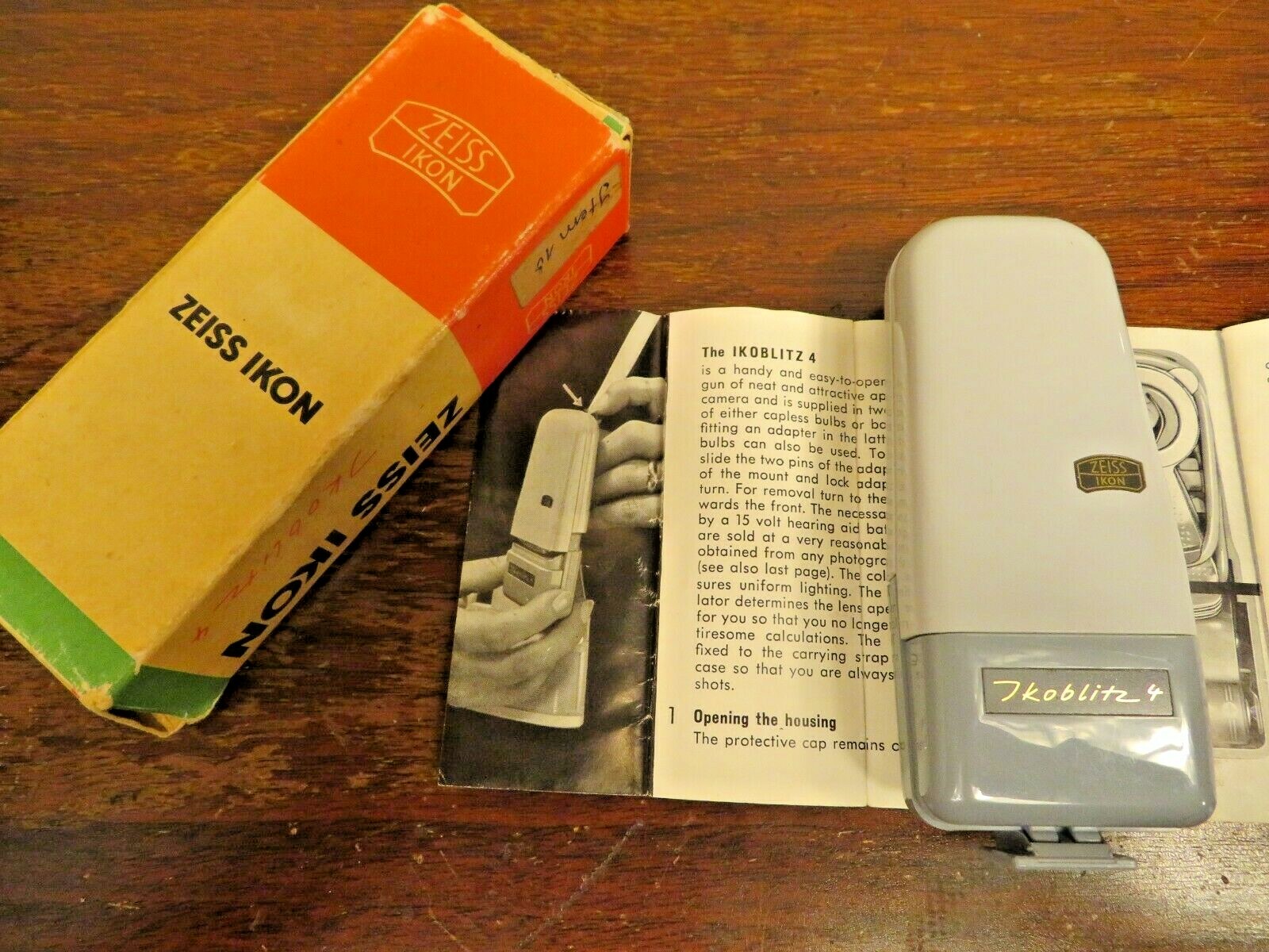 Vintage Cordless ZEISS IKON IKOBLITZ 4 Germany Capacitor Camera Flashgun Photo