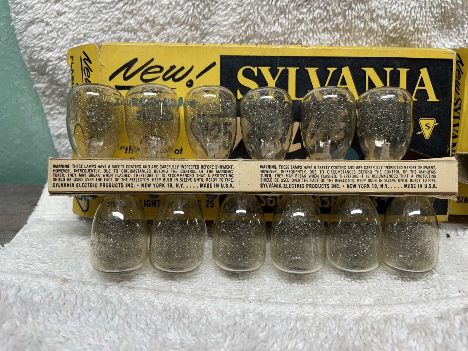 2 Boxes Of Sylvania Blue Dot M25 Zirconium Filled Superflash Bulbs 12 In Each Bx