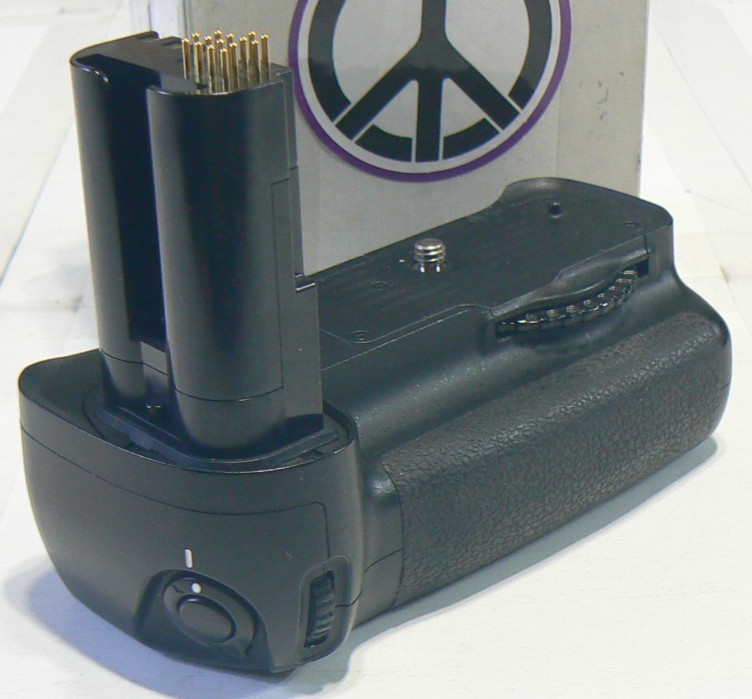 Nikon MB-D200 Multi Power Battery Pack Grip with Battery Tray BB
