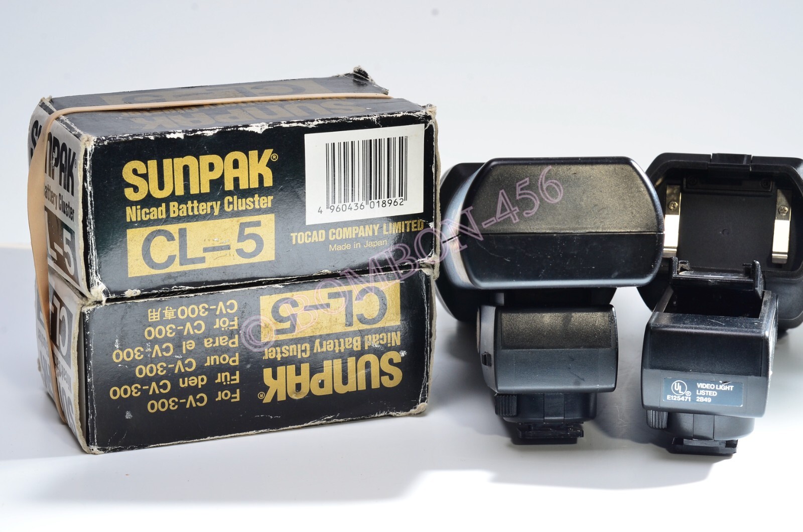 2 SUNPAK CV-300 CORDLESS COMPACT VIDEO LIGHTS AND 3 CL-5 BATTERIES