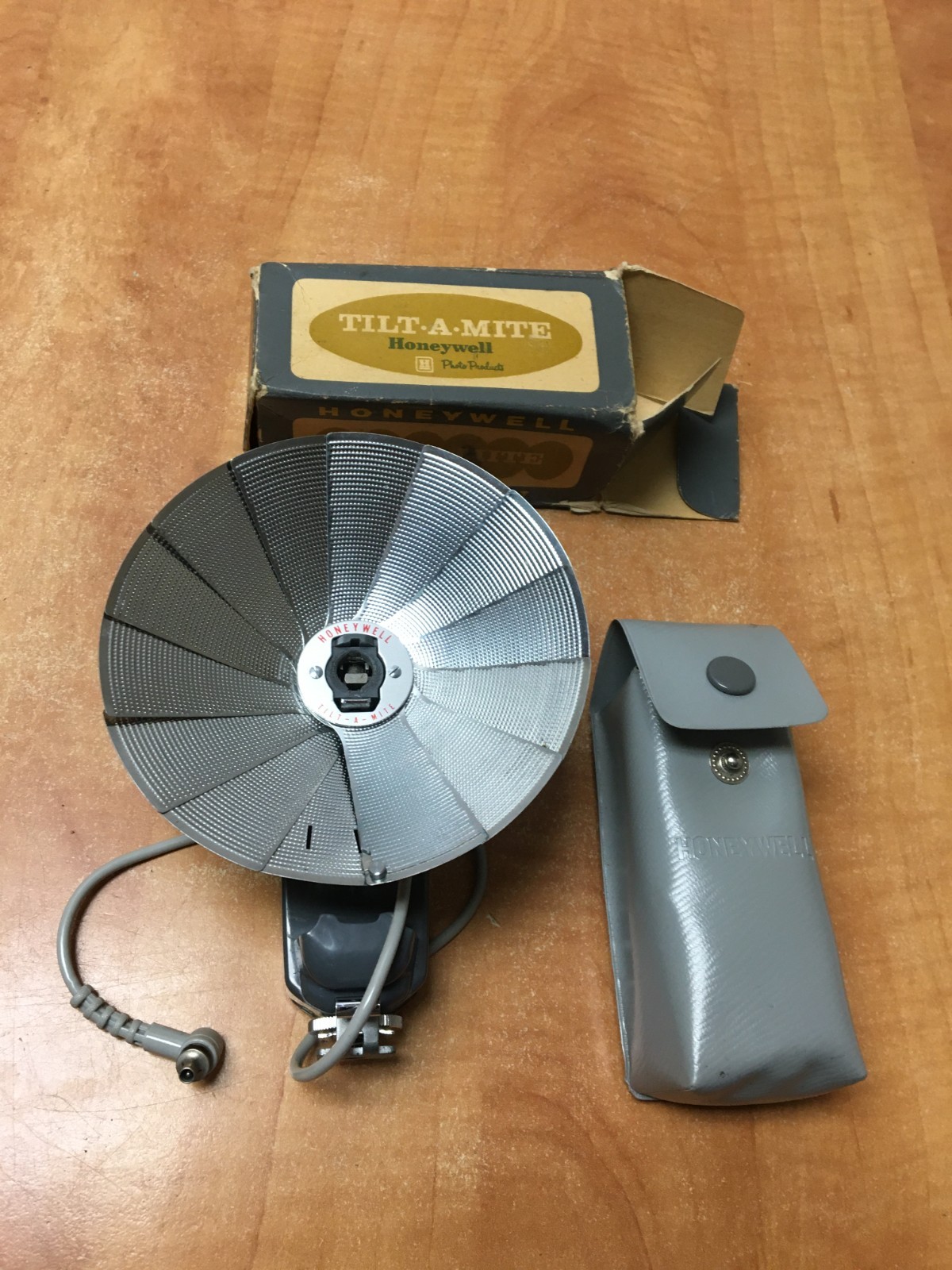 Honeywell Tilt-A-Mite Camera Flash Unit Collapsible Fan Style – Vintage