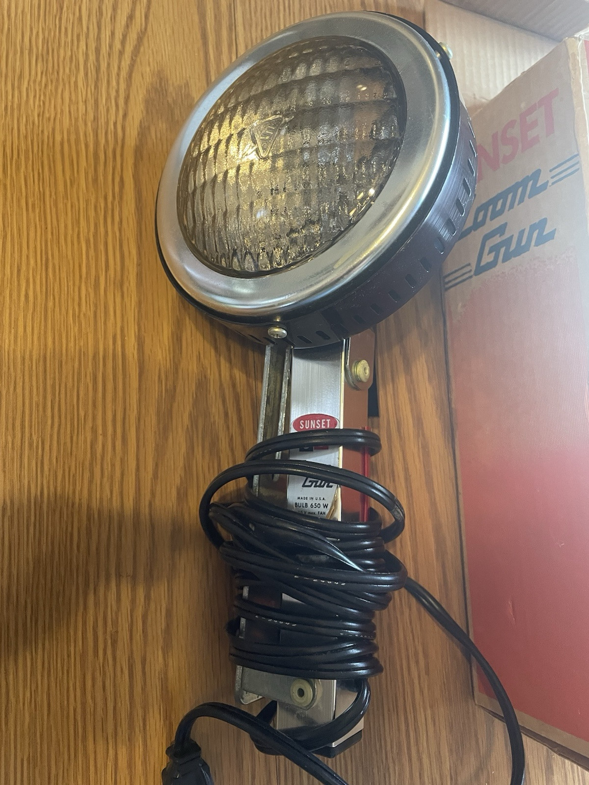 Vintage Sunset Zoom Gun Movie Light Camera Flash 650 Watt Bulb WORKS !