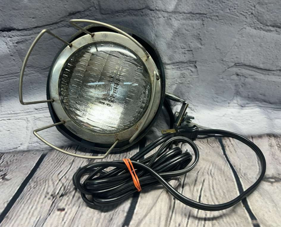 VINTAGE KENCO SUPER 8 SEALED BEAM MOVIE CAMERA LIGHT MODEL 875N