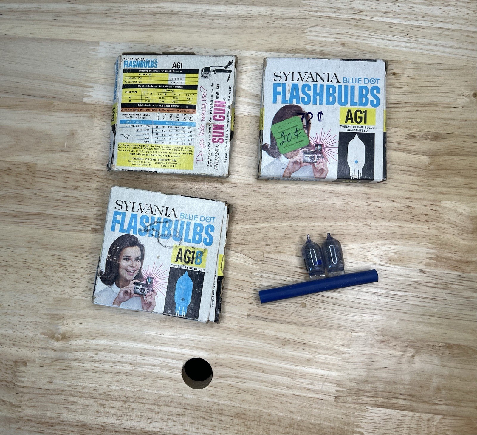 Vintage Sylvania AG-1/AG-1B Blue Dot Replacement Flashbulbs 16 Clear 16 Blue