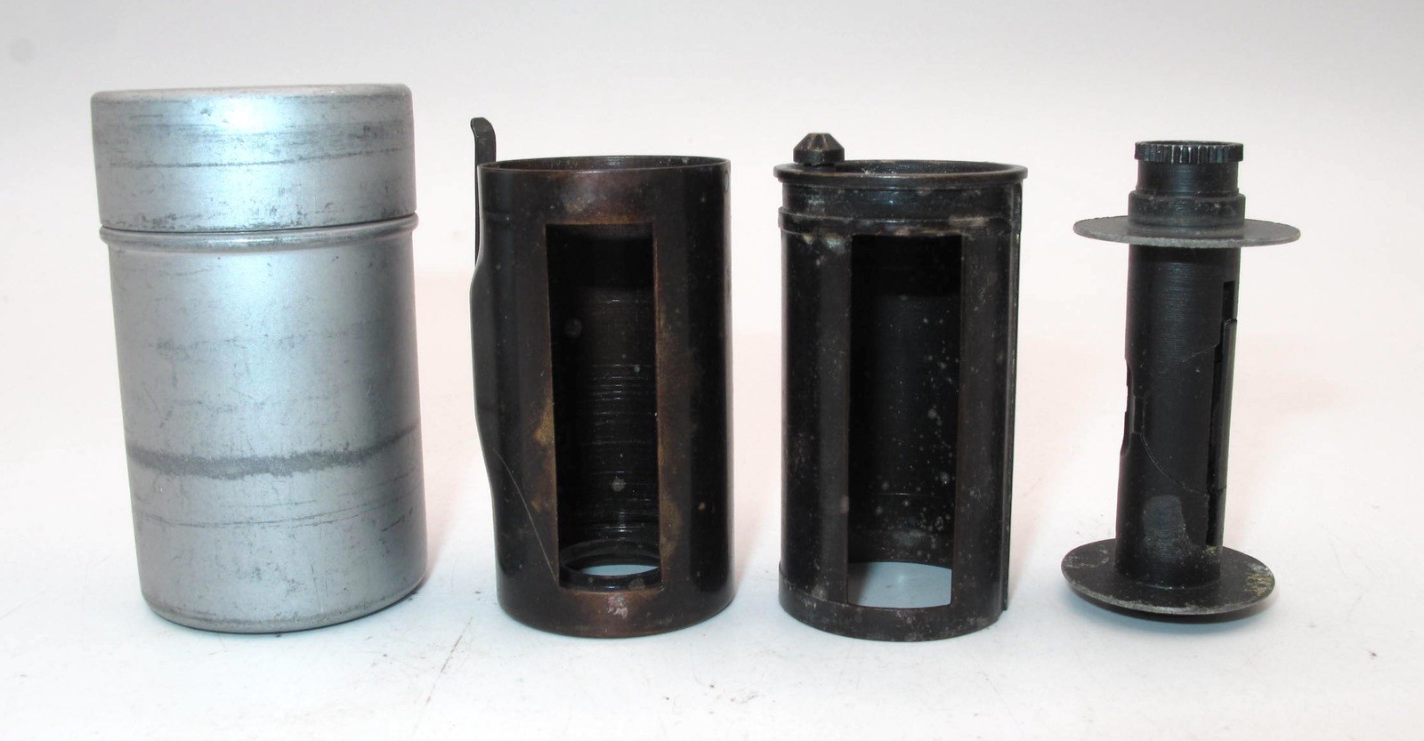 *VINTAGE* LEICA FILCA 35MM RELOADABLE FILM CASSETTE W/METAL CANISTER