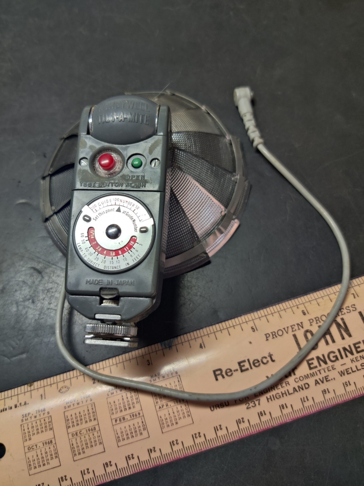 Honeywell Tilt-A-Mite Collapsible Flash Unit Vintage, Untested