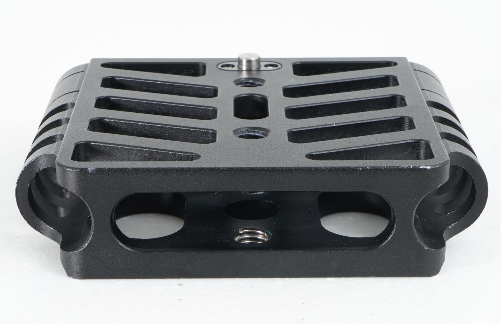 – MOVCAM BASEPLATE ADAPTER FOR 19MM RODS