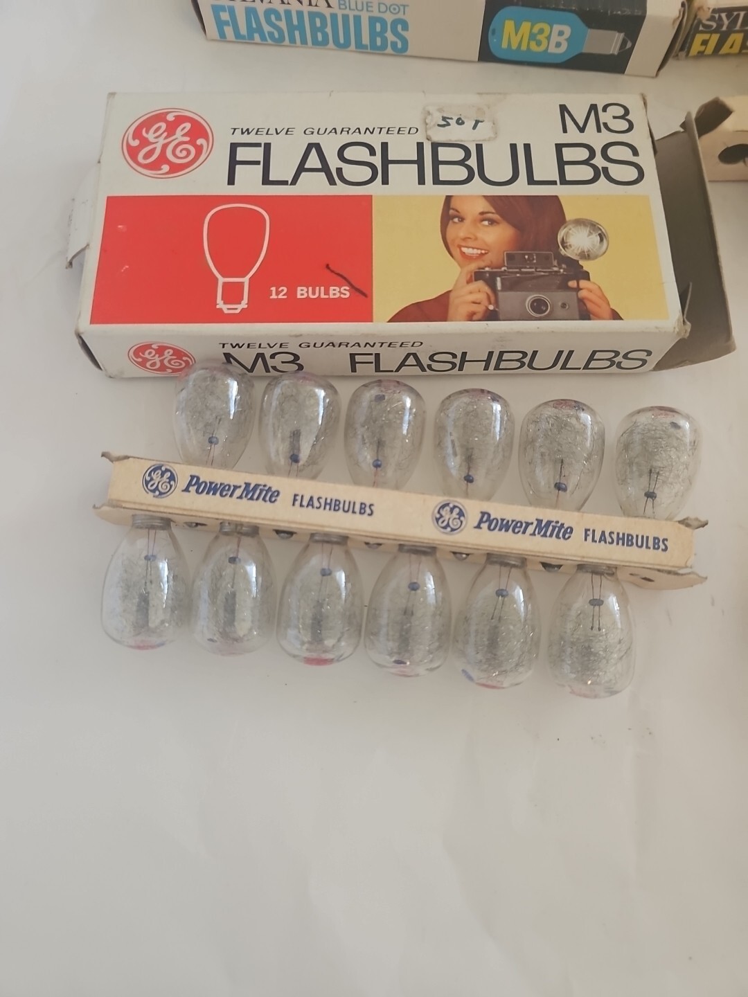 General Electric GE M3 &3 B Flashbulbs Lot of 100 Blue & Clear Flash Bulbs