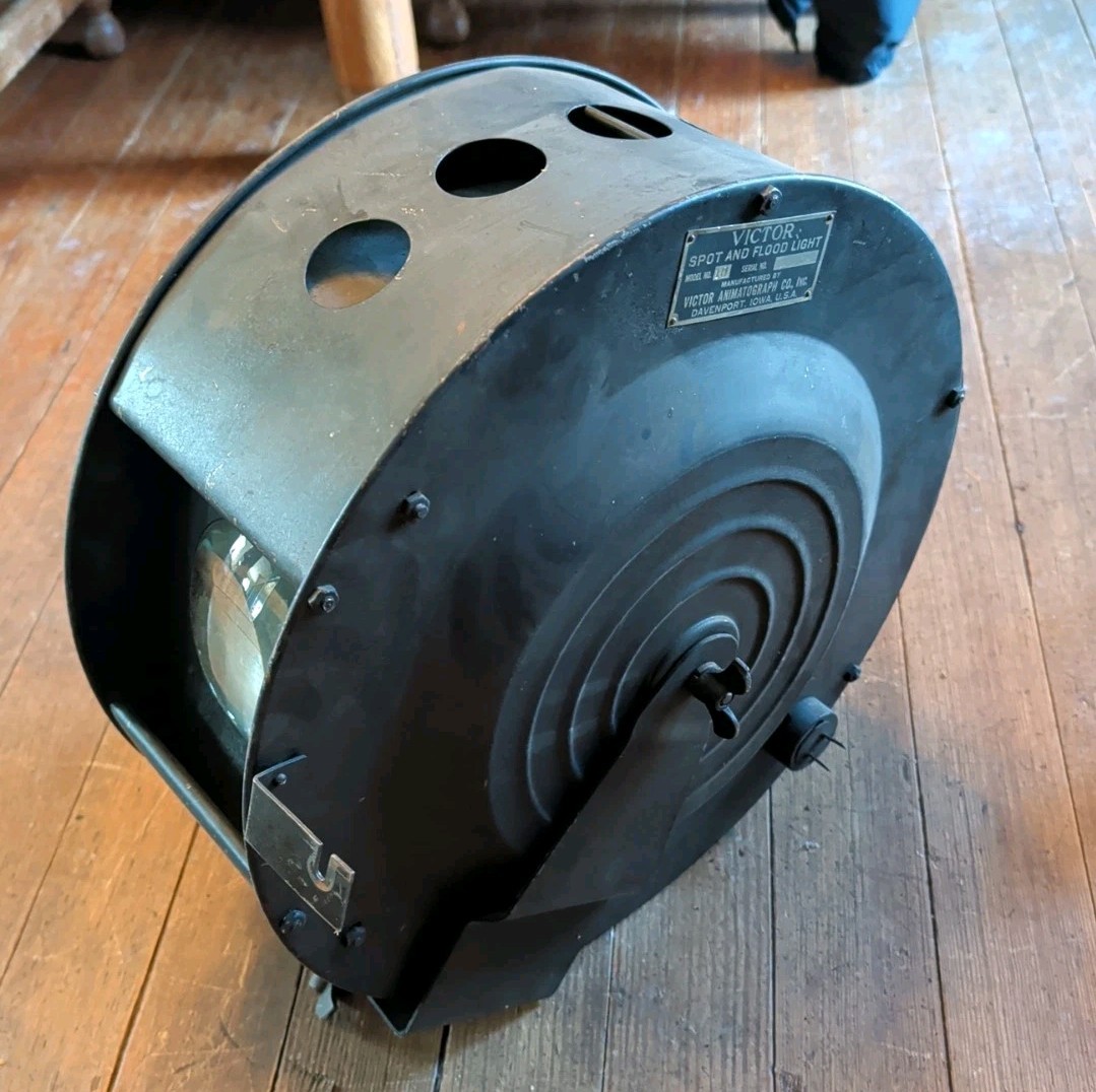 VICTOR ANIMATOGRAPH SPOT FLOOD LIGHT MODEL 10 EARLY FILM RARE METAL STAGE PROP